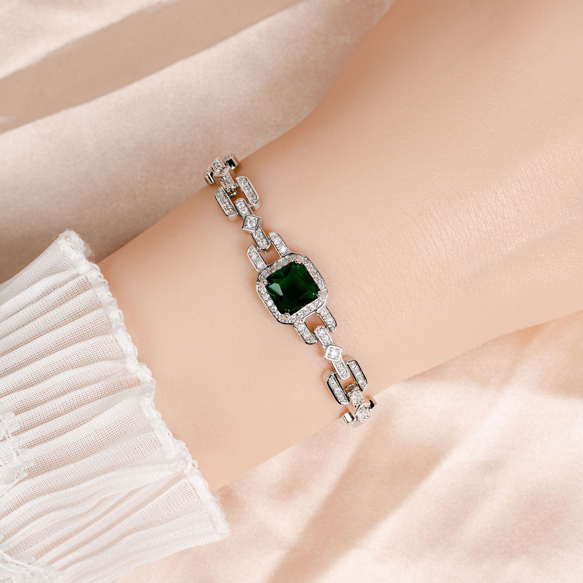 New style zircon bracelets suitable for wholesale