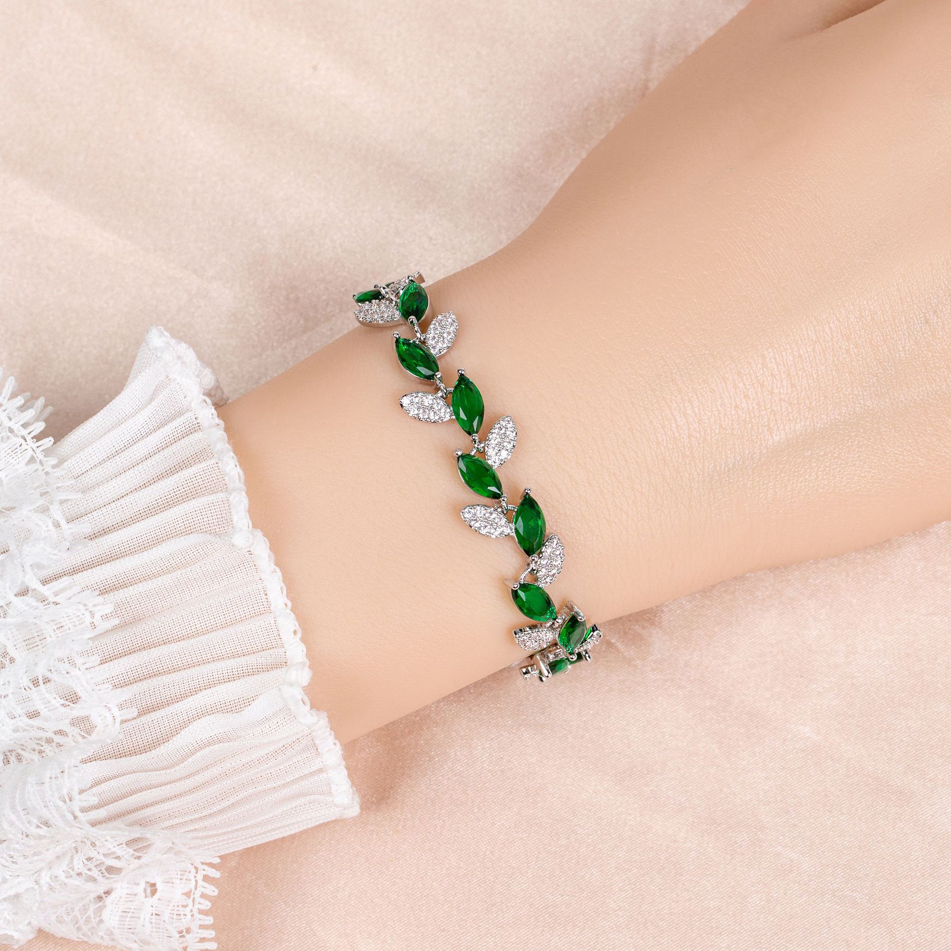 New Simple Leaf Zircon Bracelet