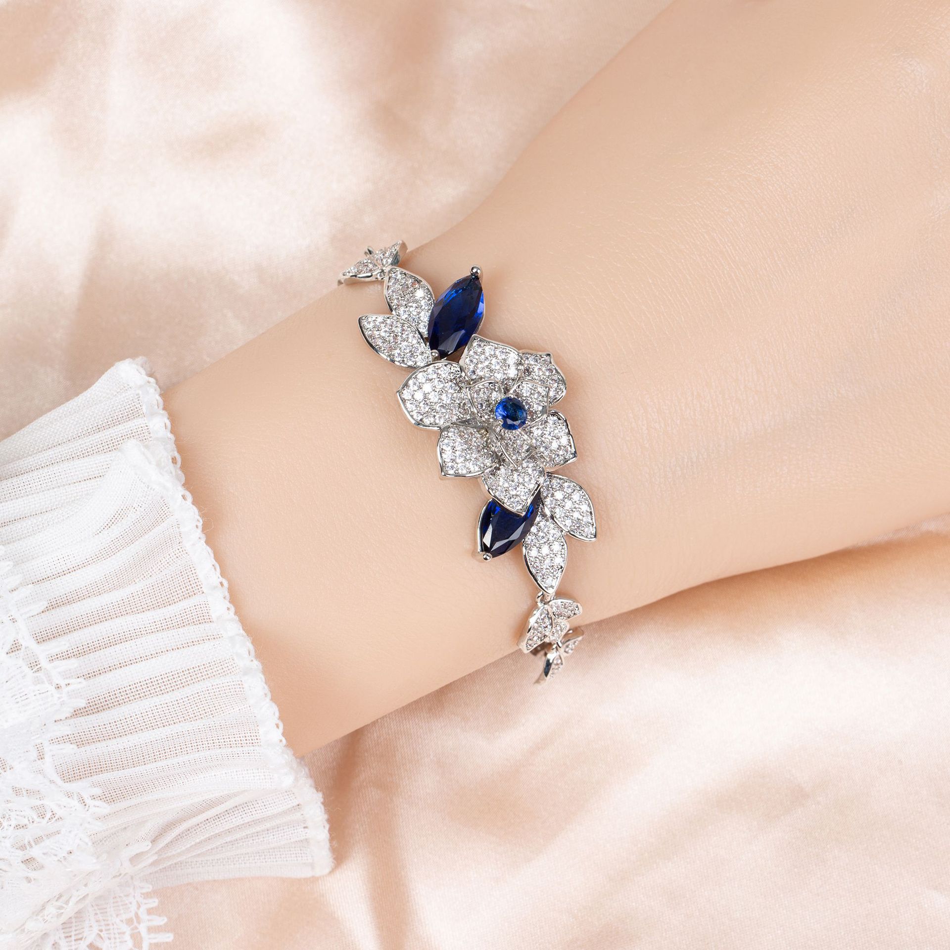 New zircon bracelet suitable for parties