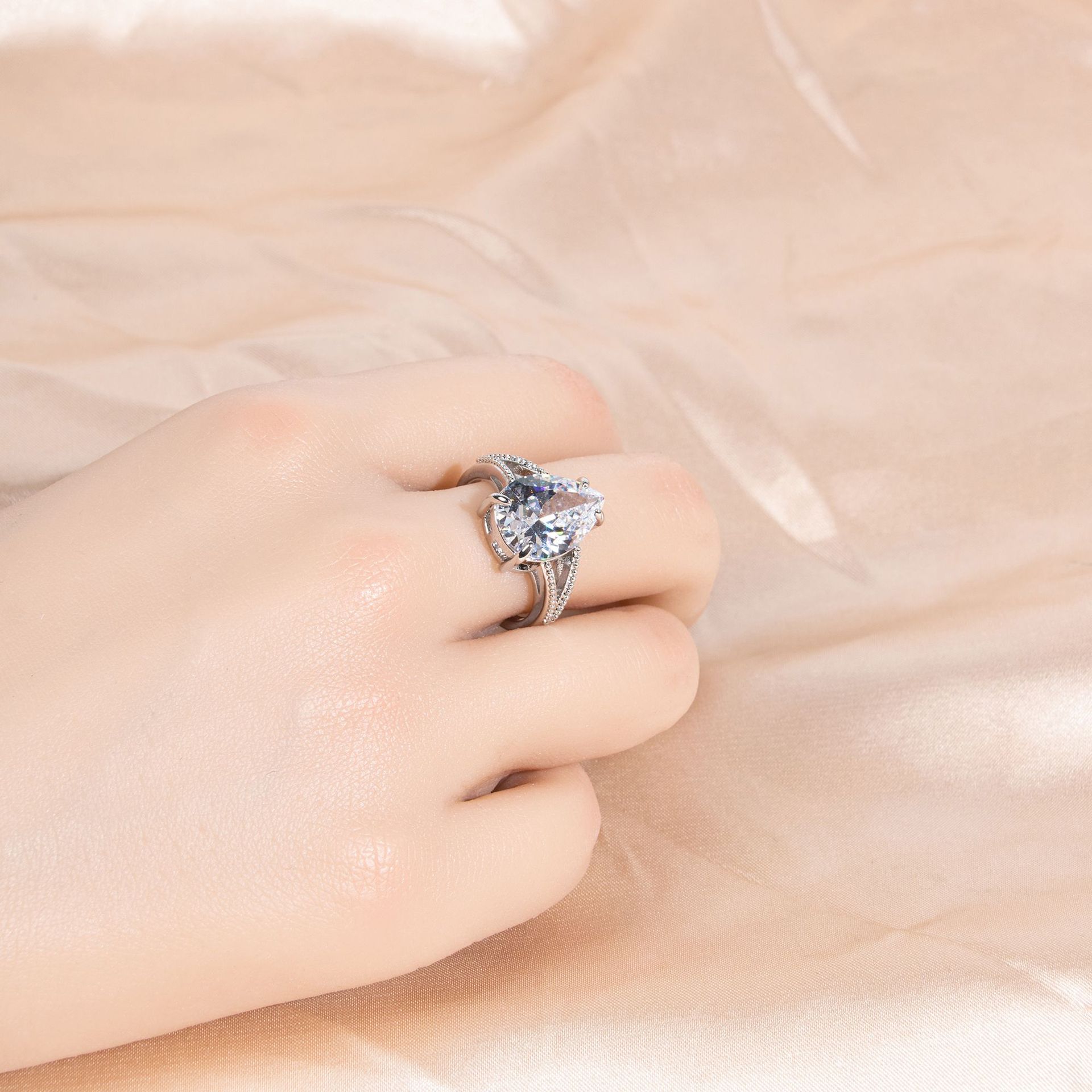 New high quality simple style zircon ring