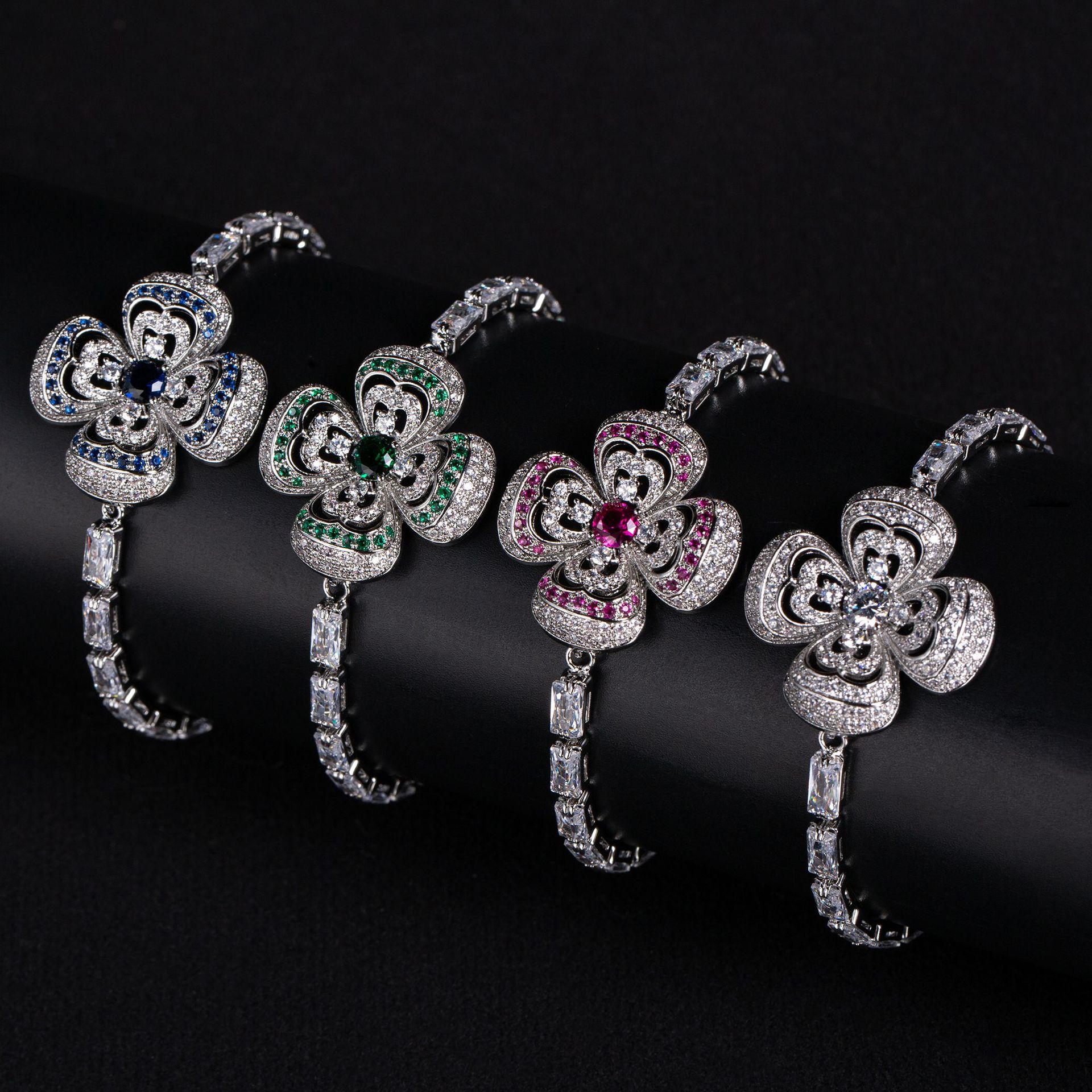New flower-shaped zircon bracelet