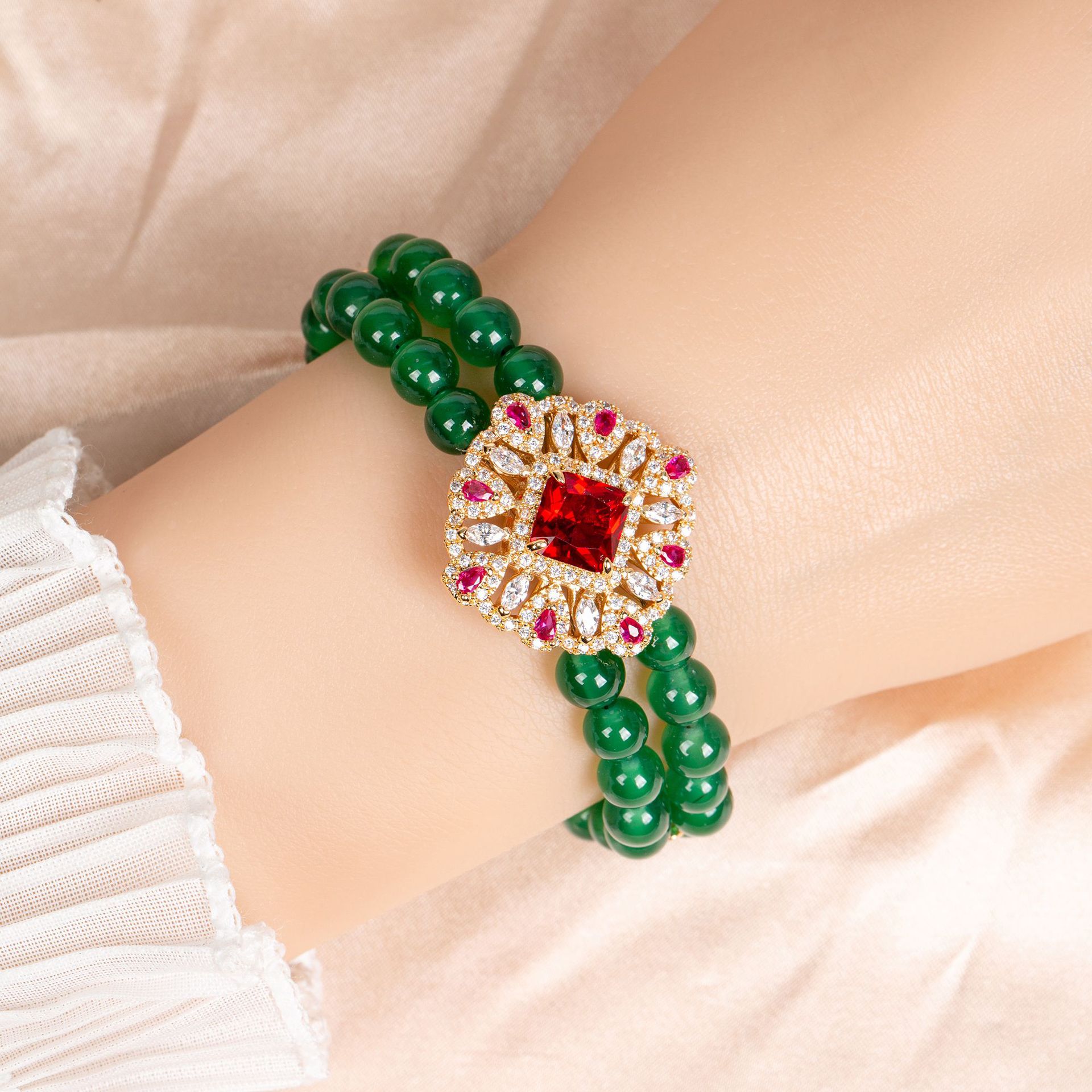 New elegant zircon bracelet