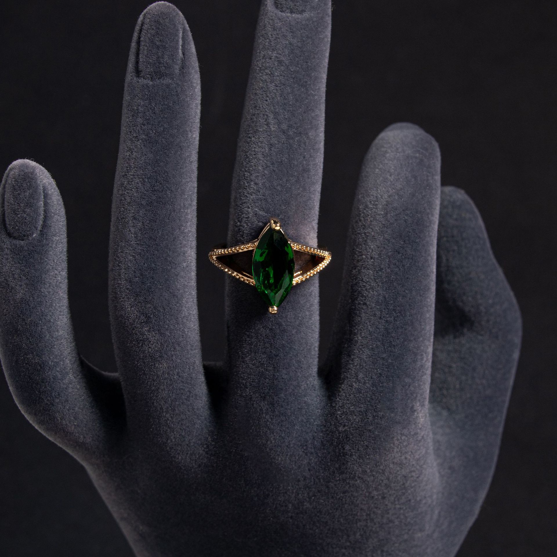 New high quality elegant zircon ring