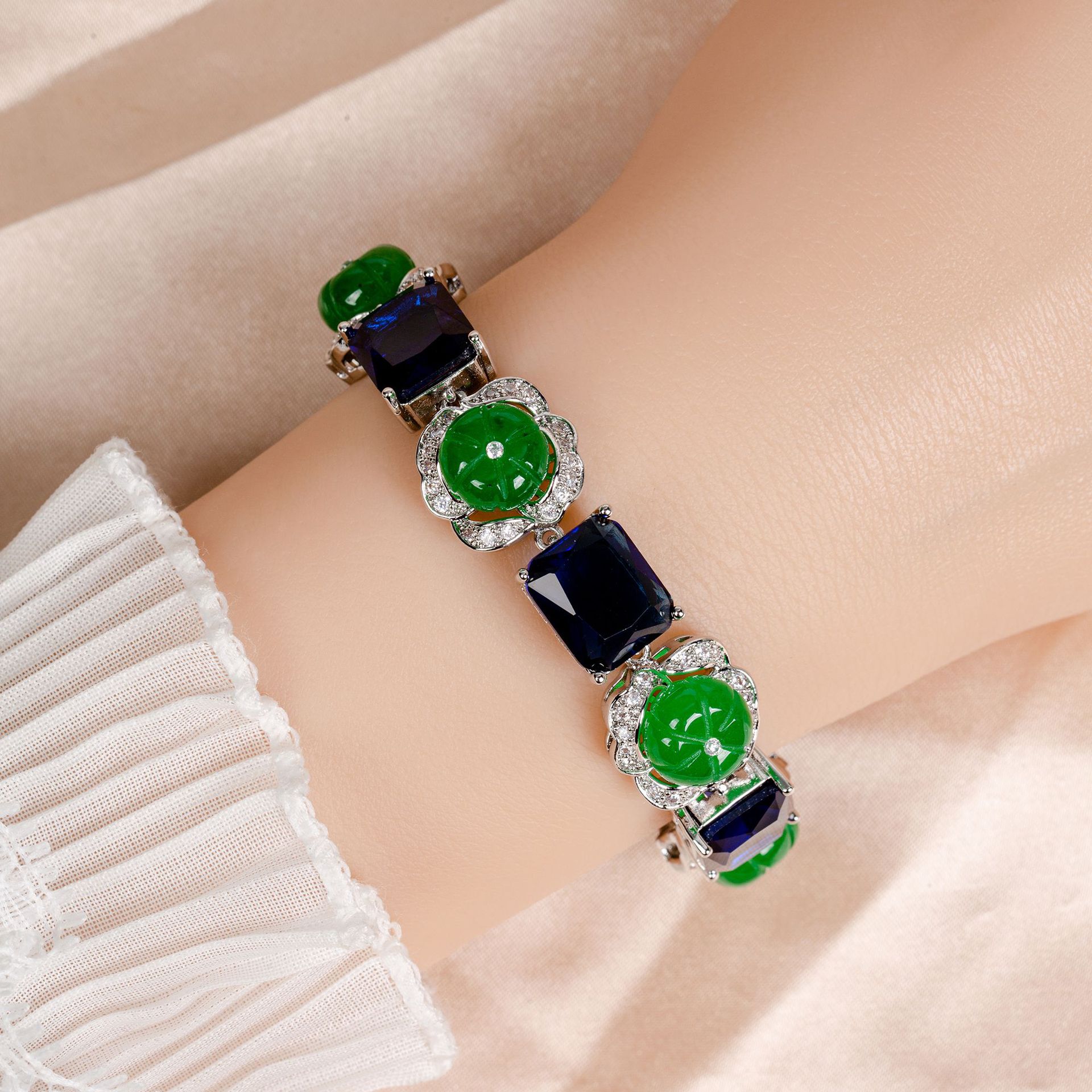 New elegant zircon bracelet