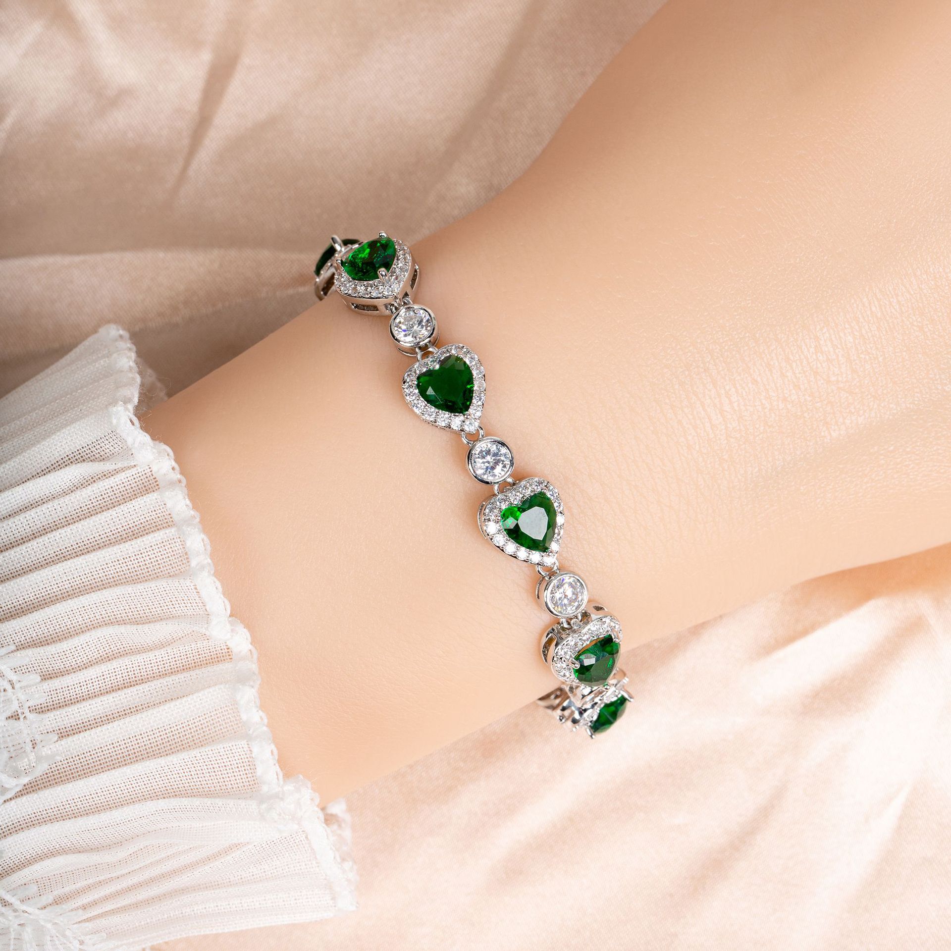 New simple heart-shaped zircon bracelet