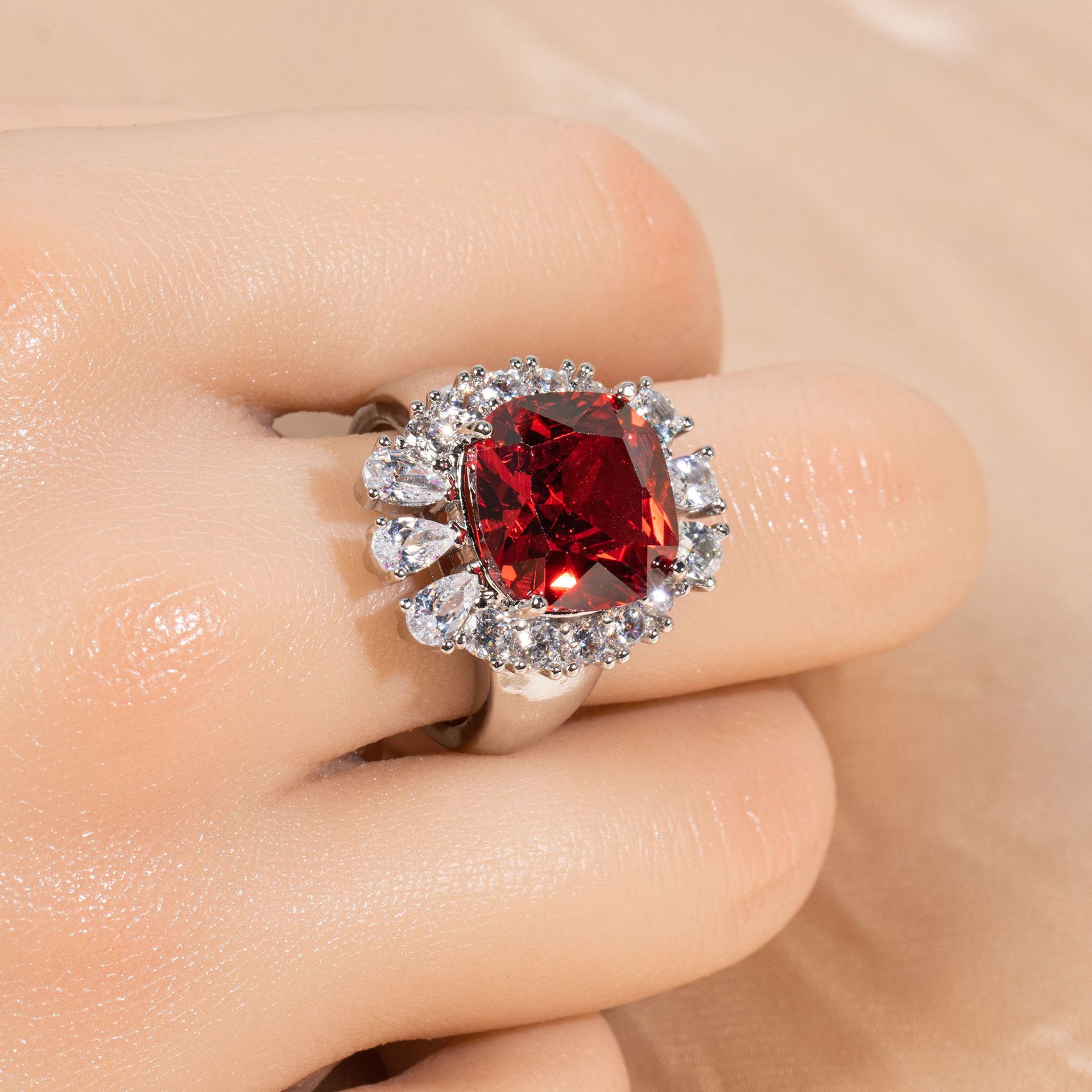 New high quality elegant zircon ring