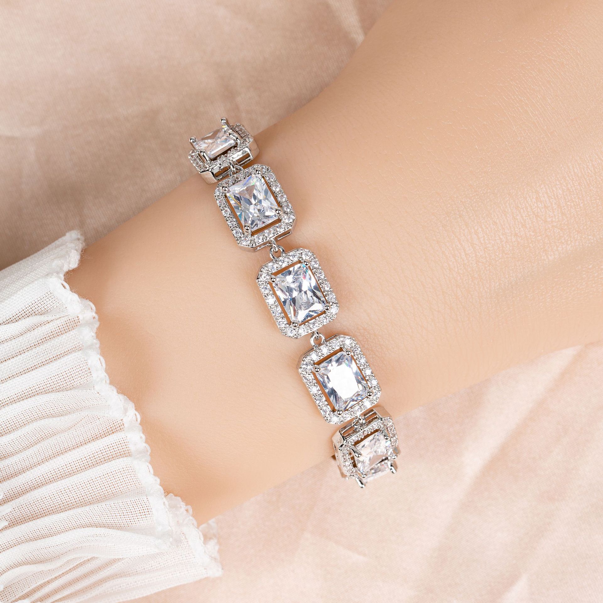 New beautiful zircon bracelet