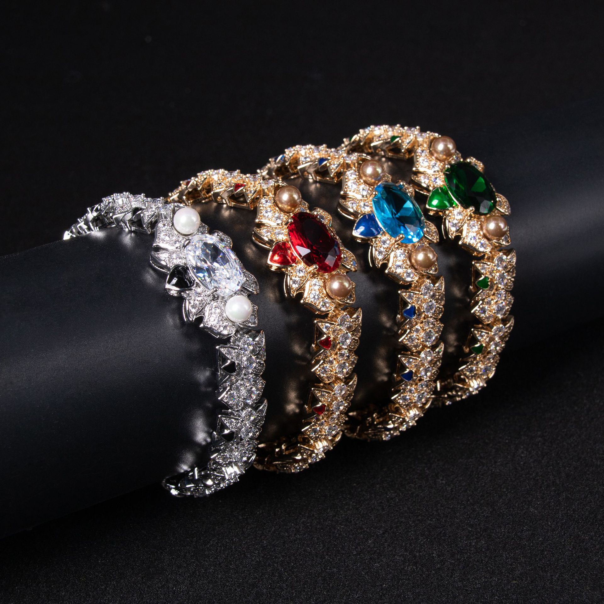 New elegant zircon bracelet