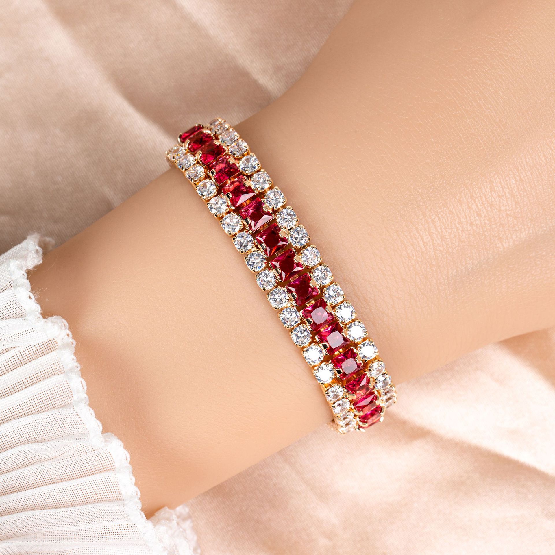 New elegant zircon bracelet