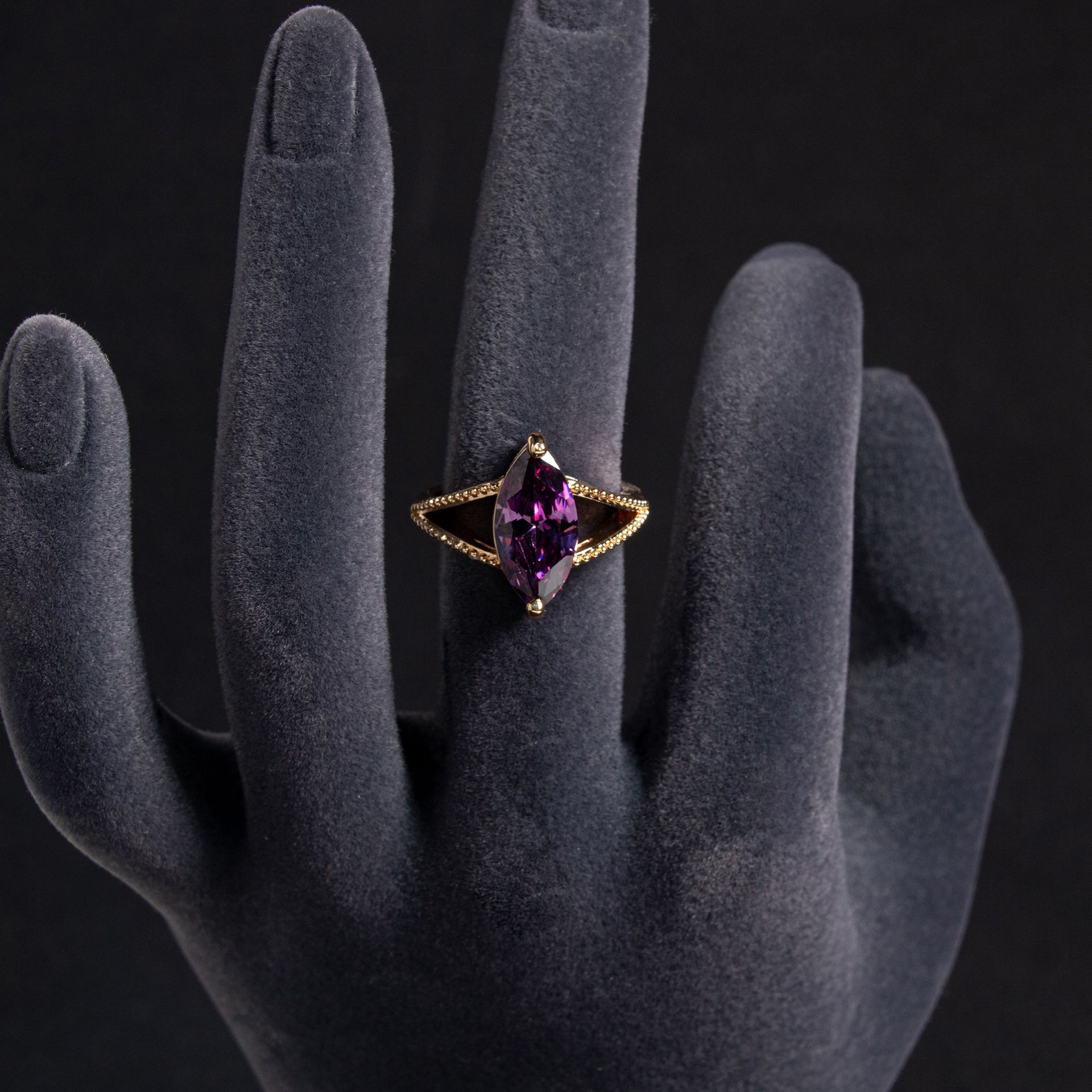 New high quality elegant zircon ring