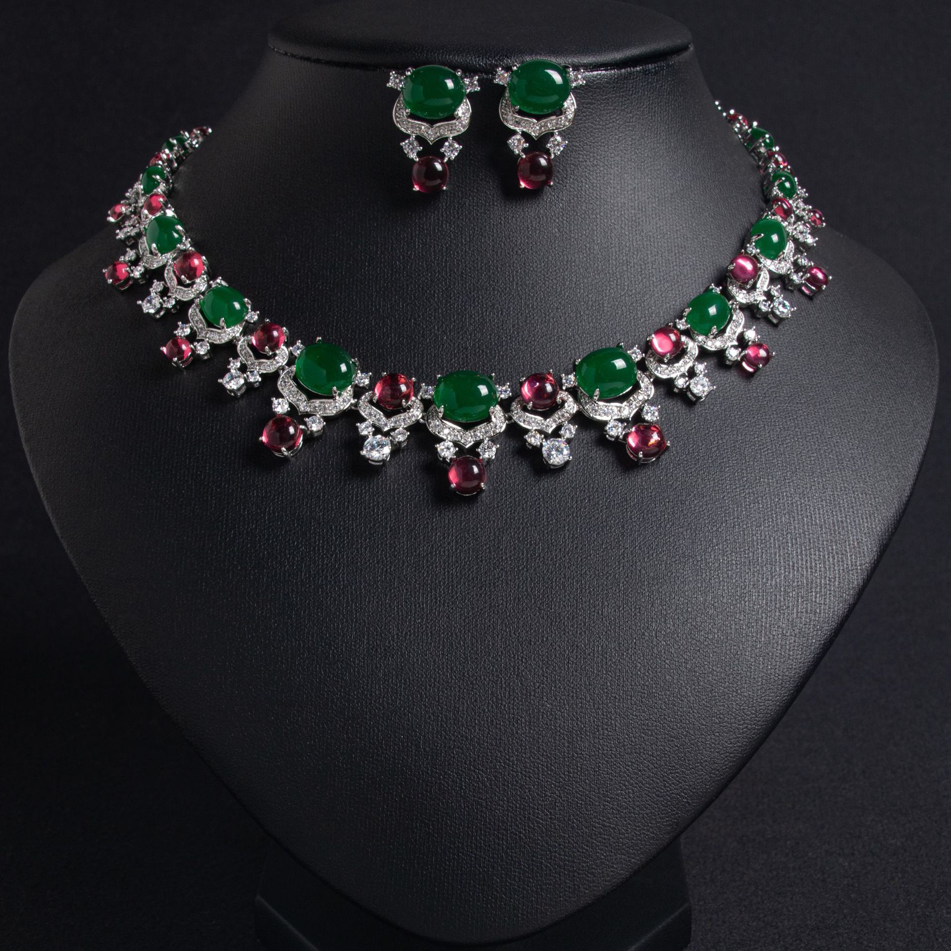 New zircon jewelry set suitable for banquets