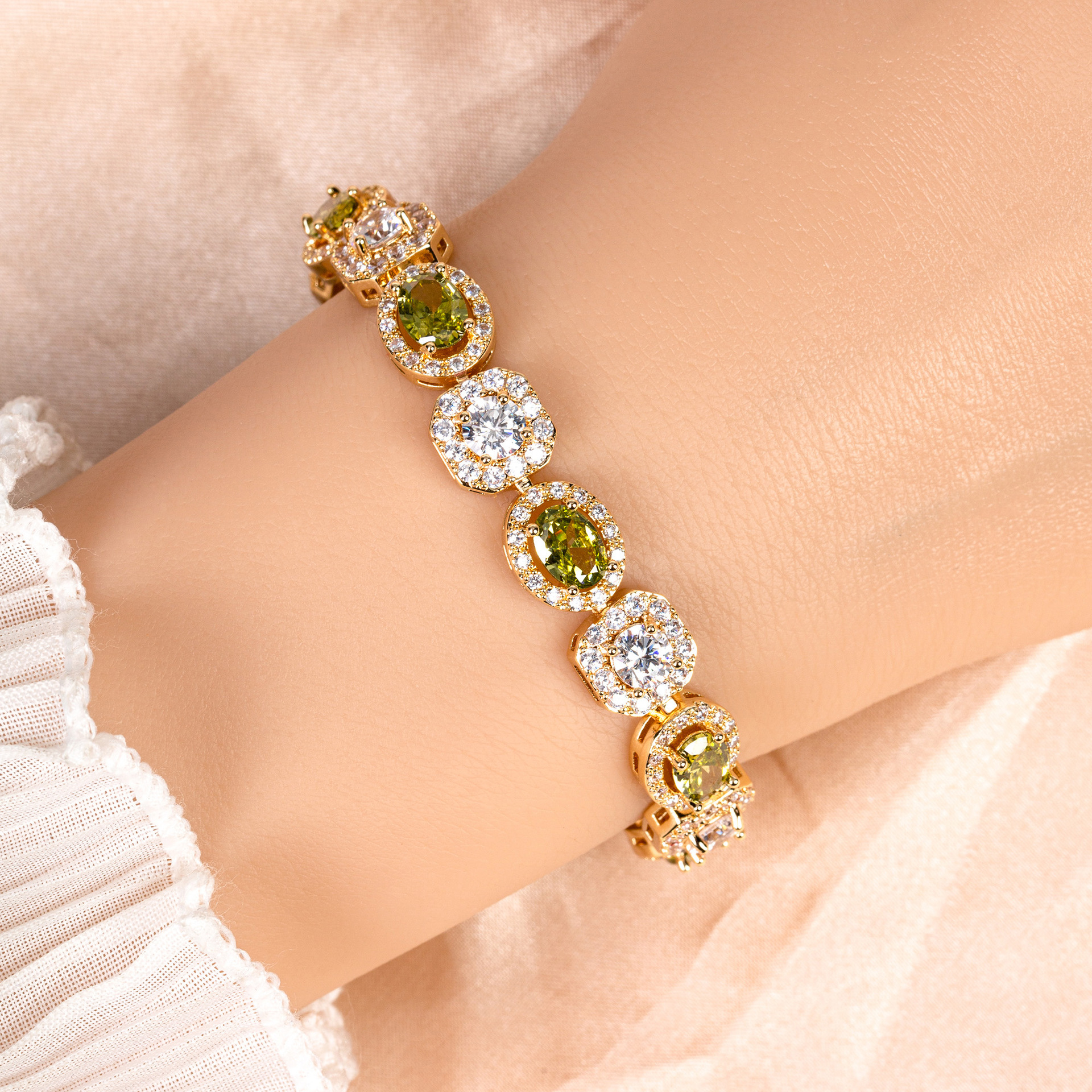 New elegant zircon bracelet