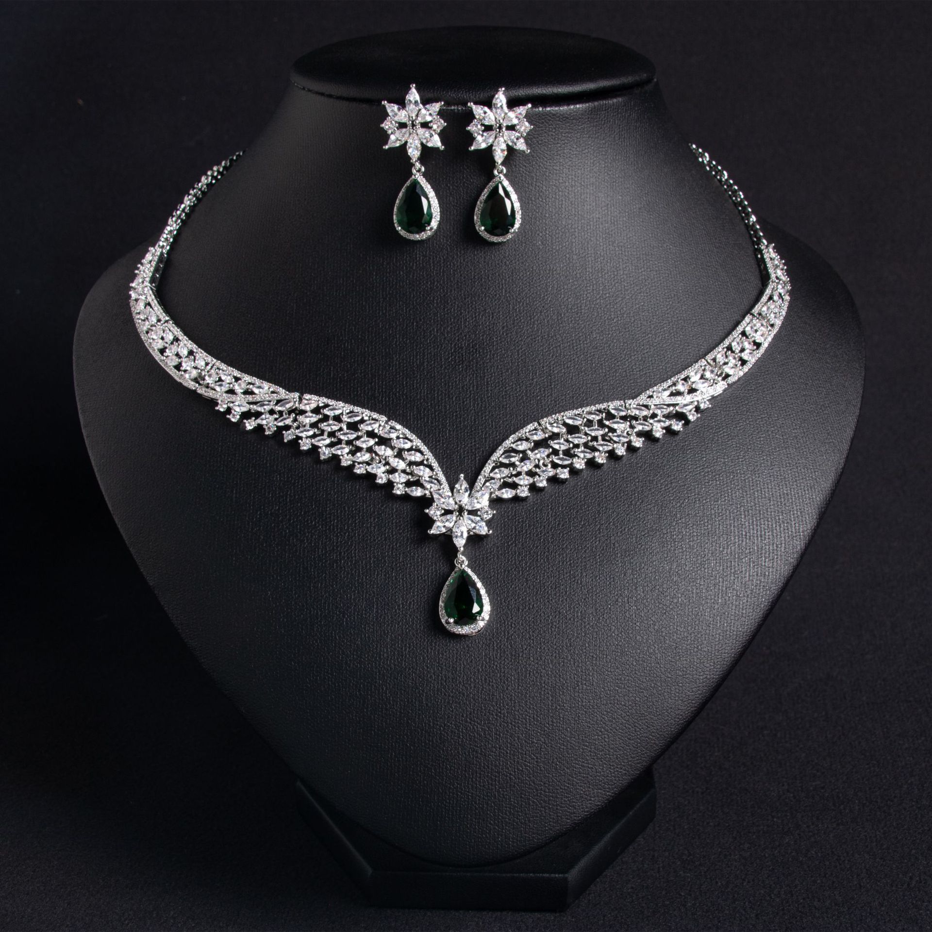 New elegant zircon jewelry set