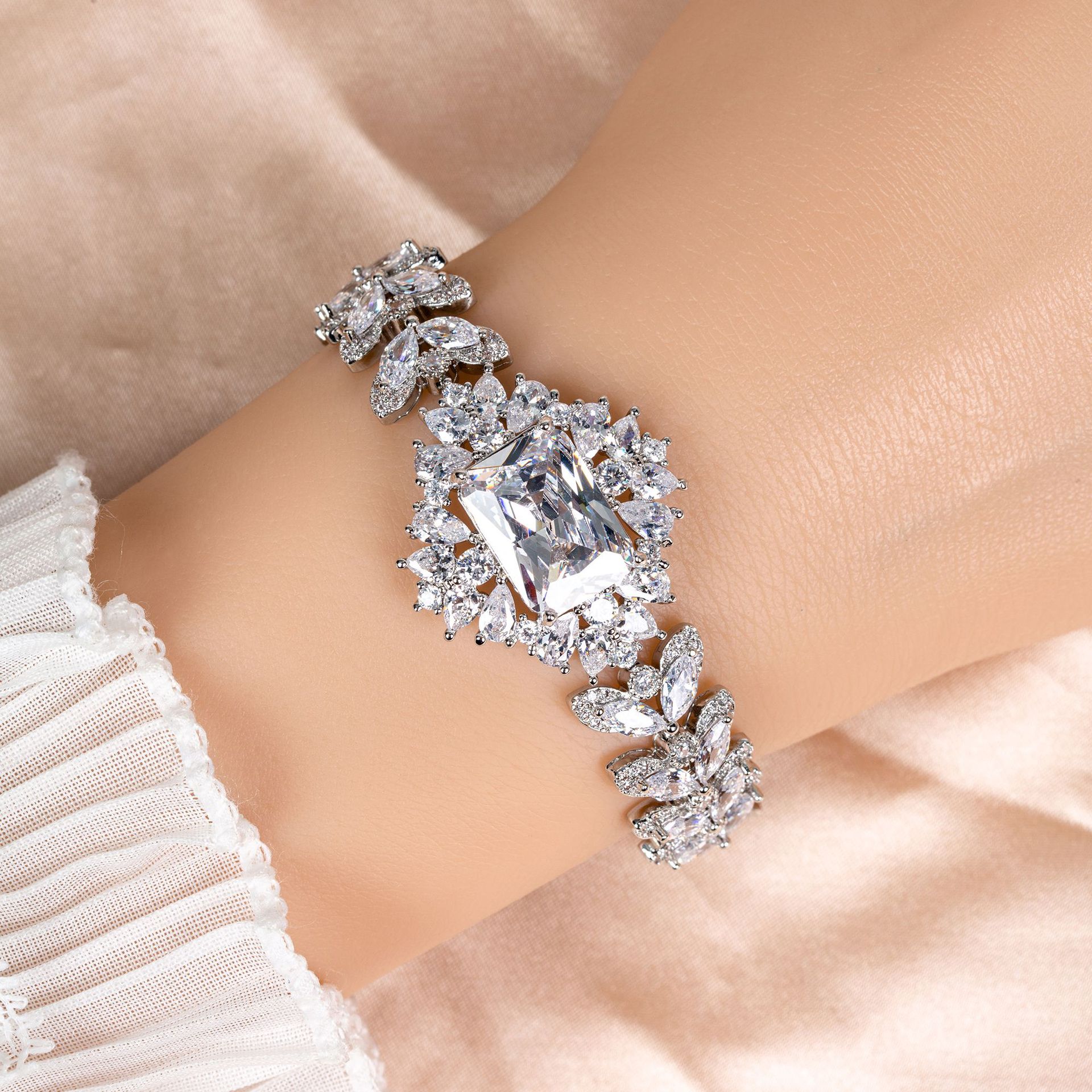 New zircon bracelet suitable for wedding