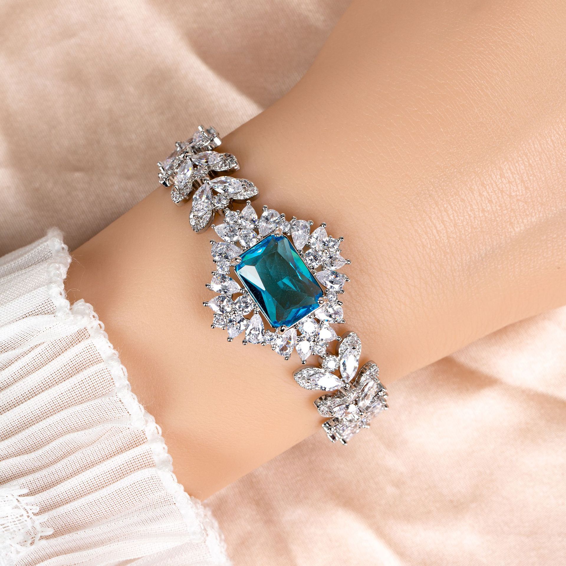 New zircon bracelet suitable for wedding