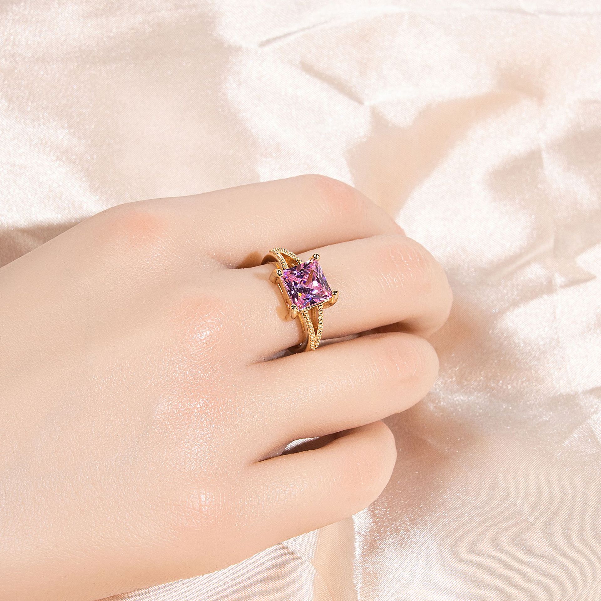 New high quality simple zircon ring