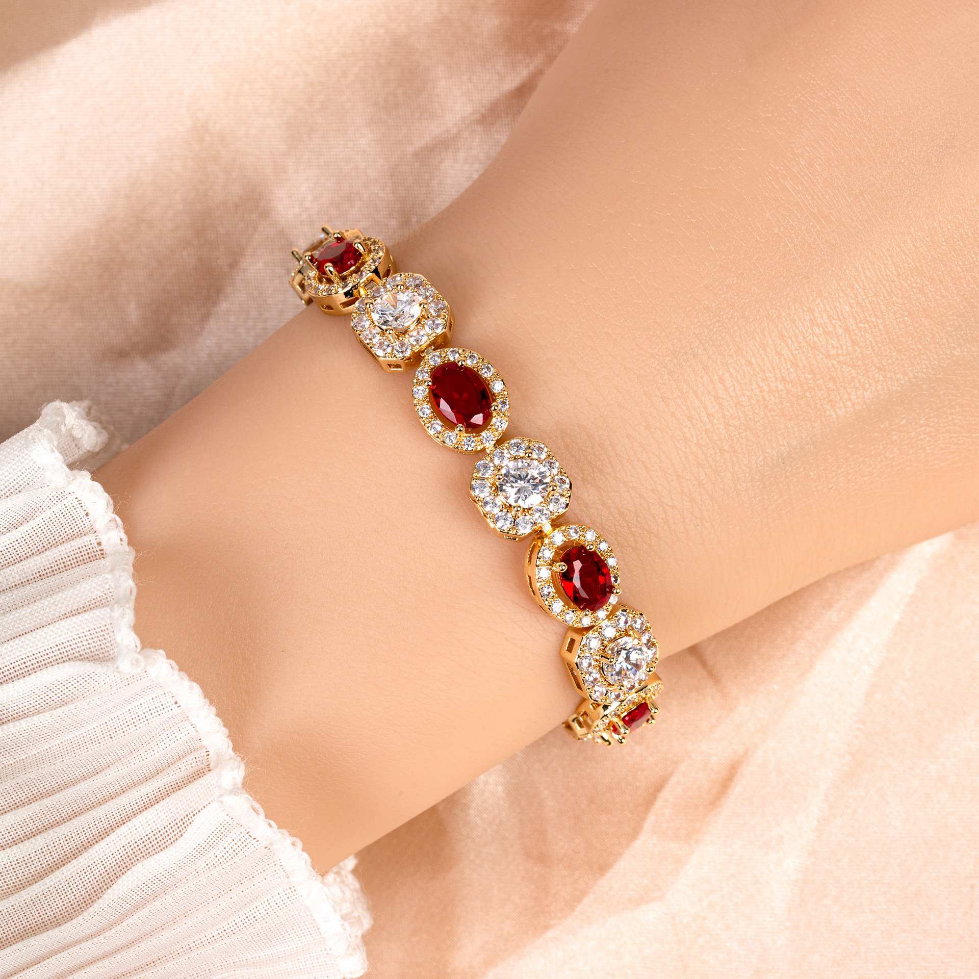 New elegant zircon bracelet