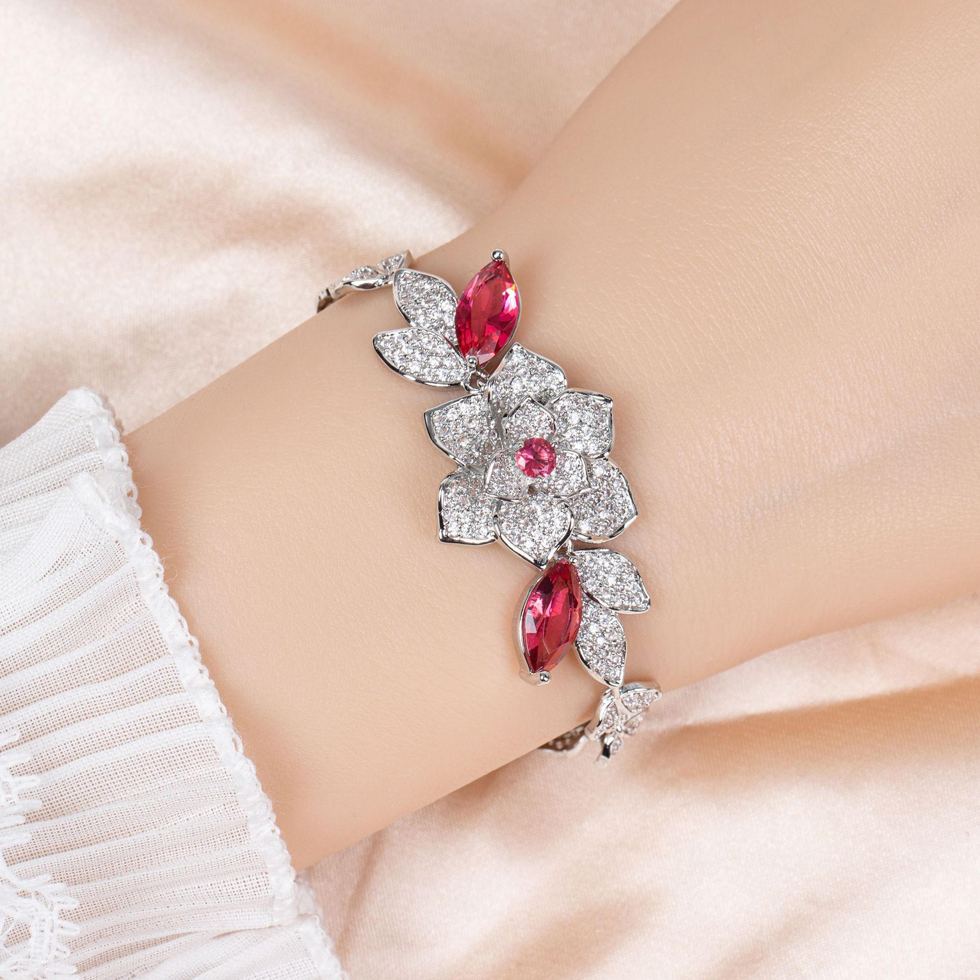 New zircon bracelet suitable for parties