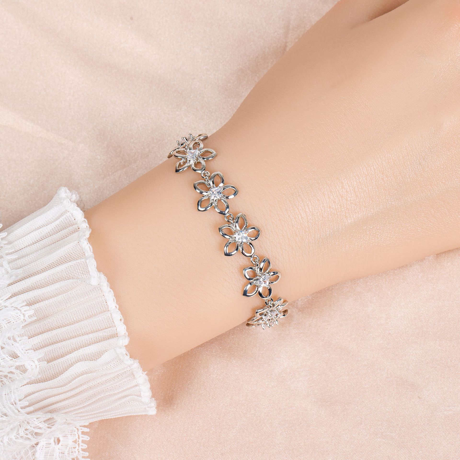 New style flower high quality zircon bracelet