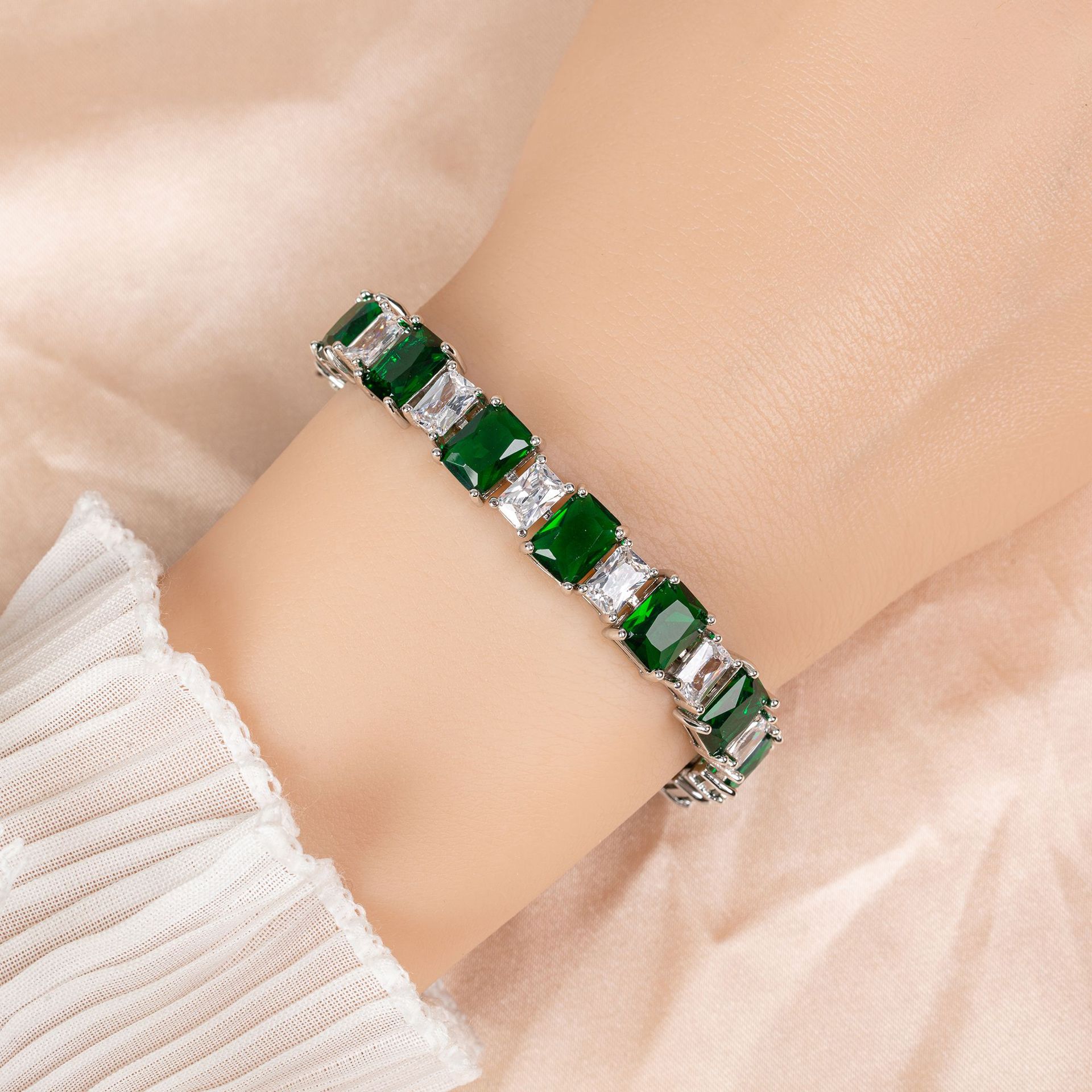 New elegant zircon bracelet