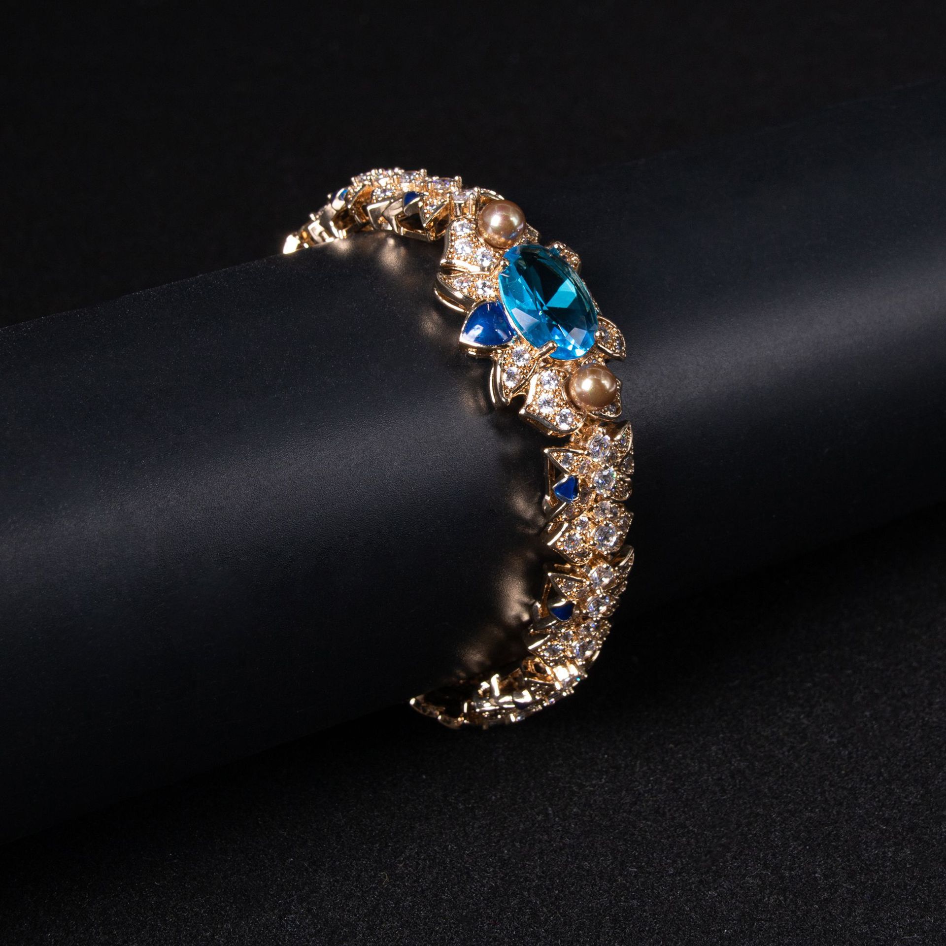 New elegant zircon bracelet