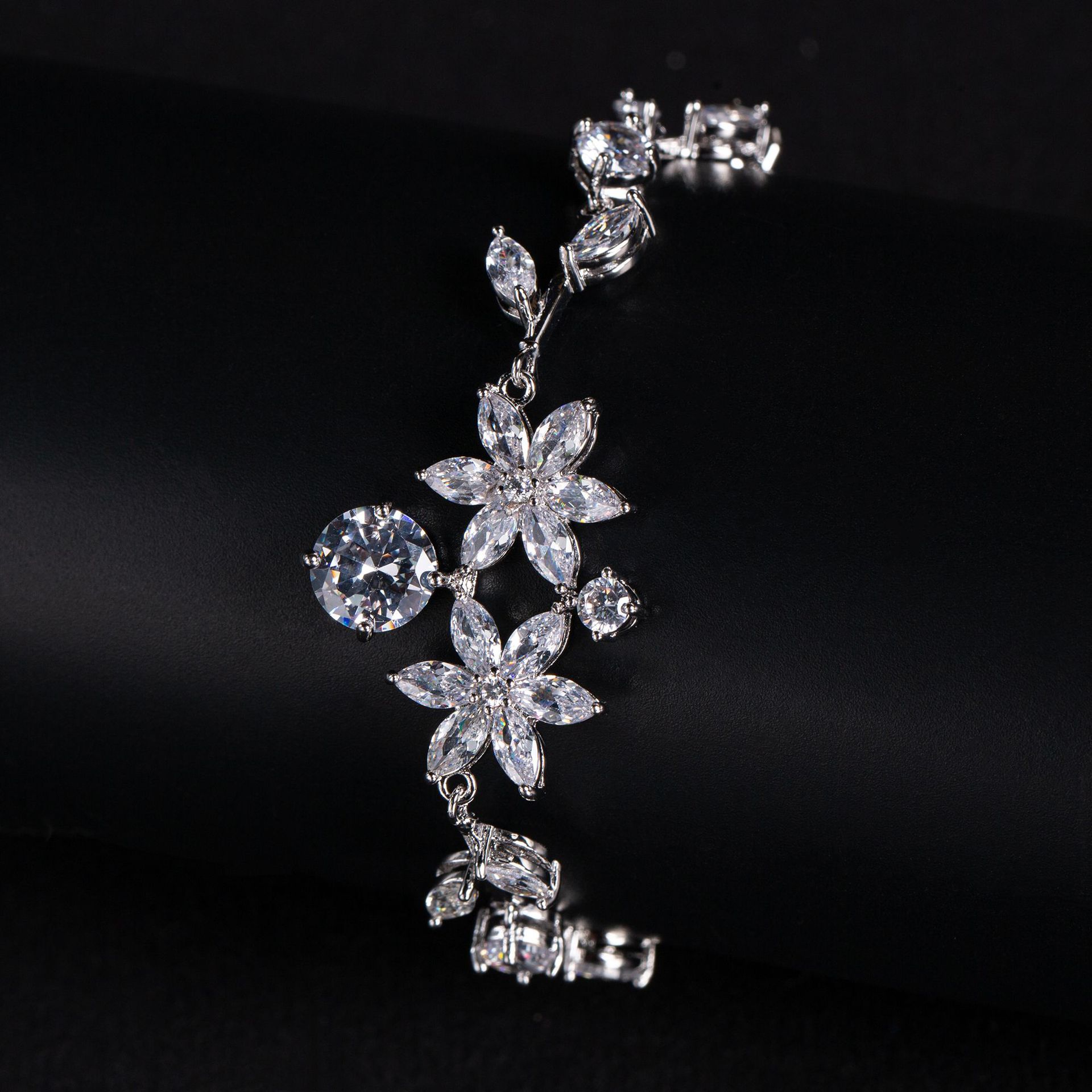 New flower leaf zircon bracelet