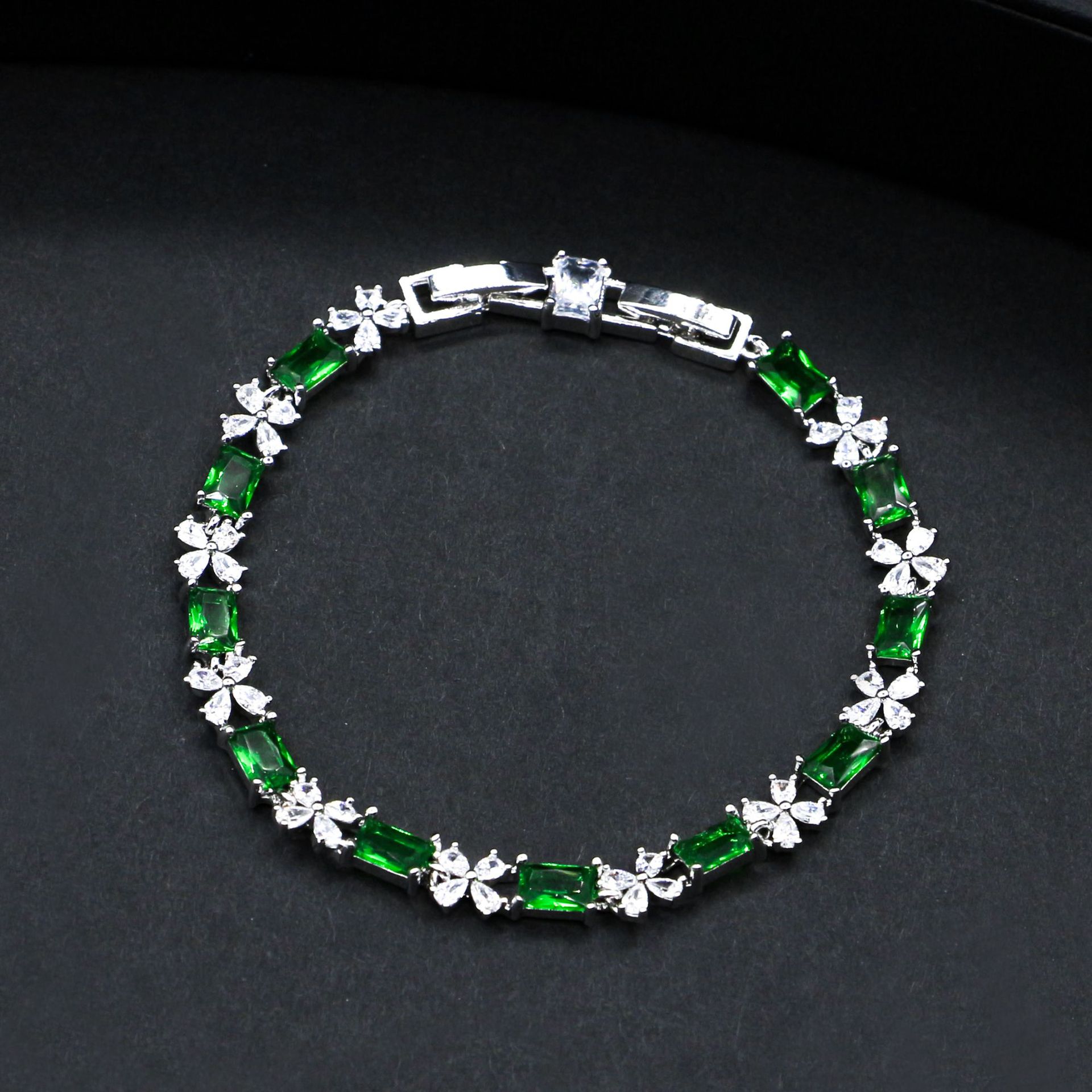 New and beautiful zircon bracelet