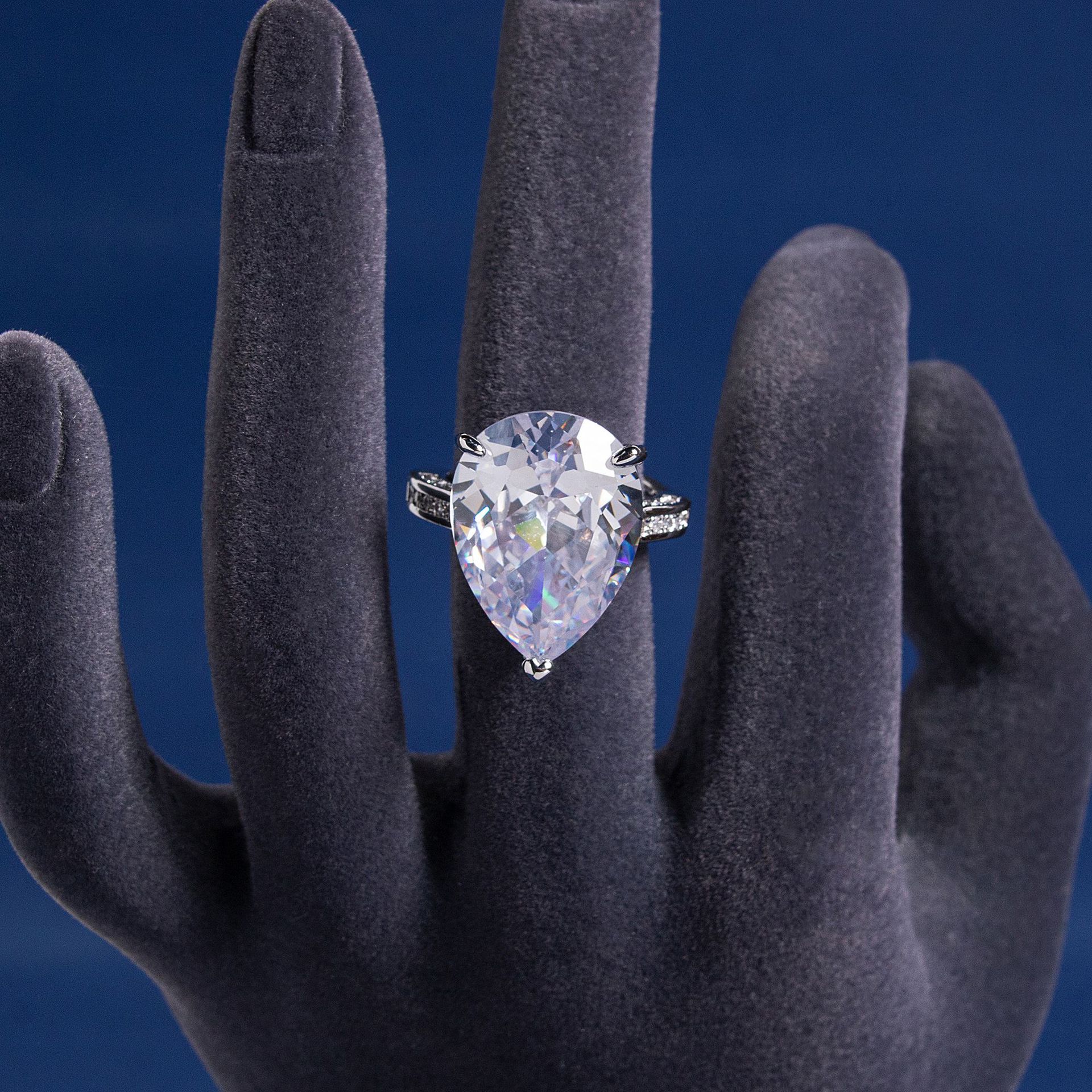 New high quality creative teardrop zircon ring
