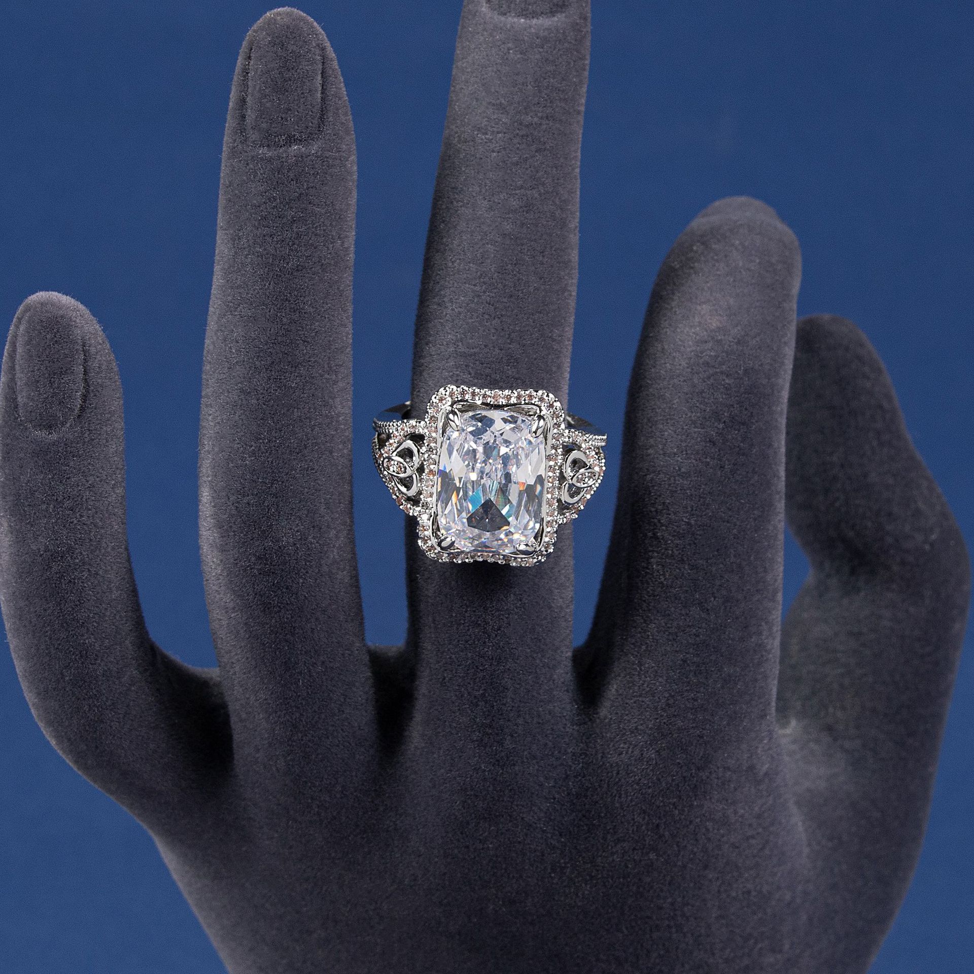 New high quality elegant zircon ring