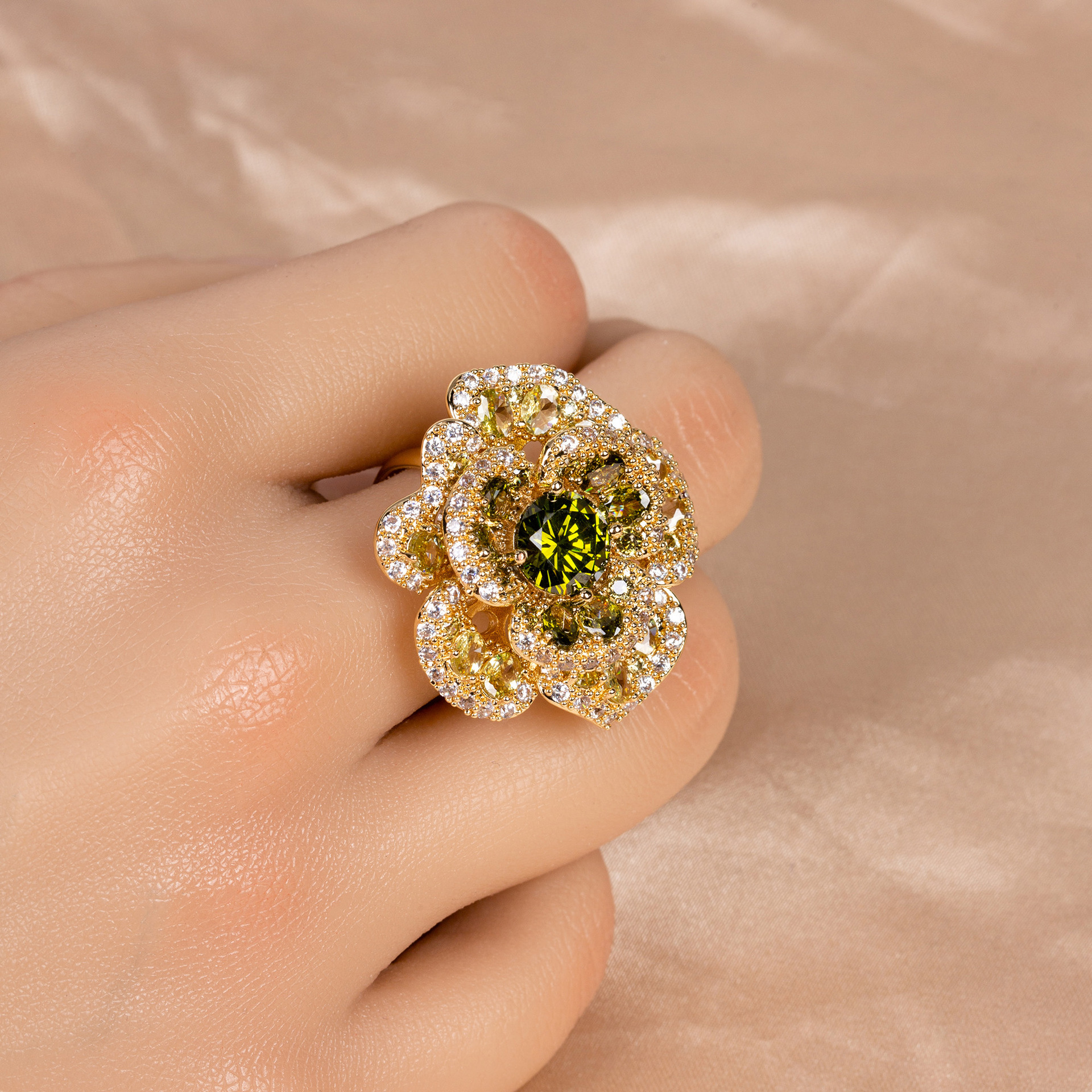 New high quality creative flower zircon ring