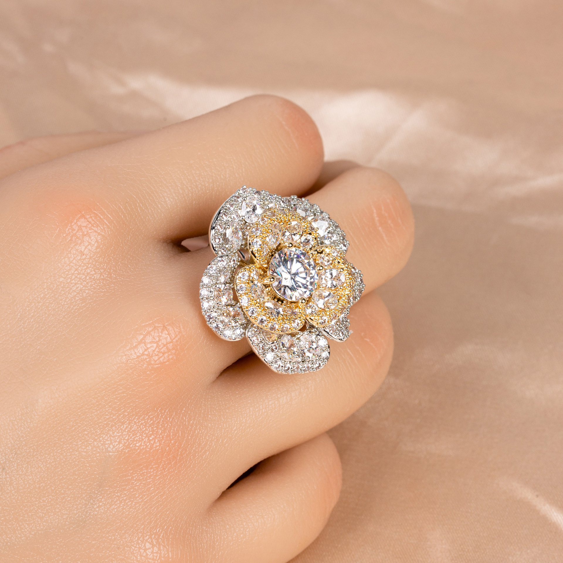 New high quality creative flower zircon ring