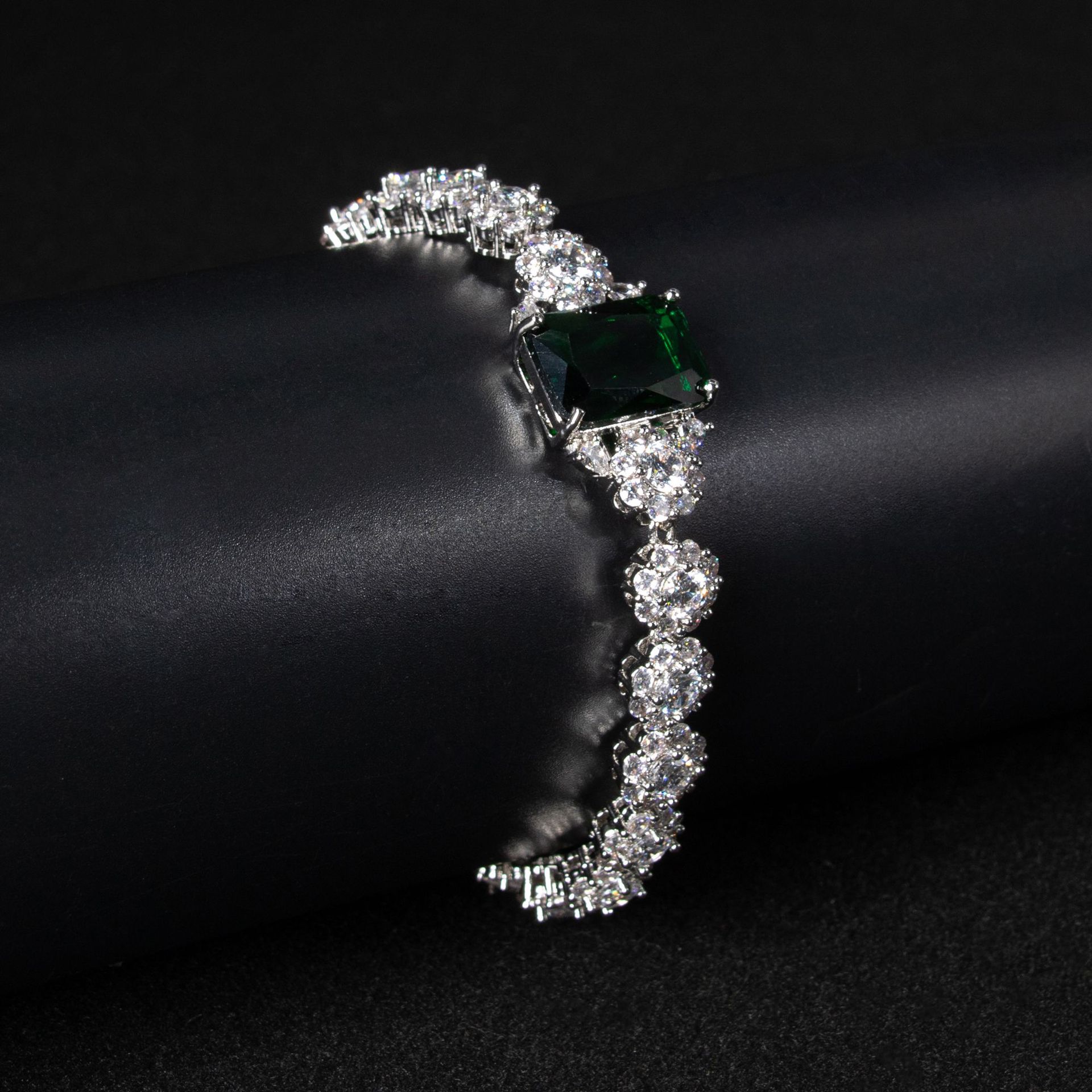 New and beautiful zircon bracelet