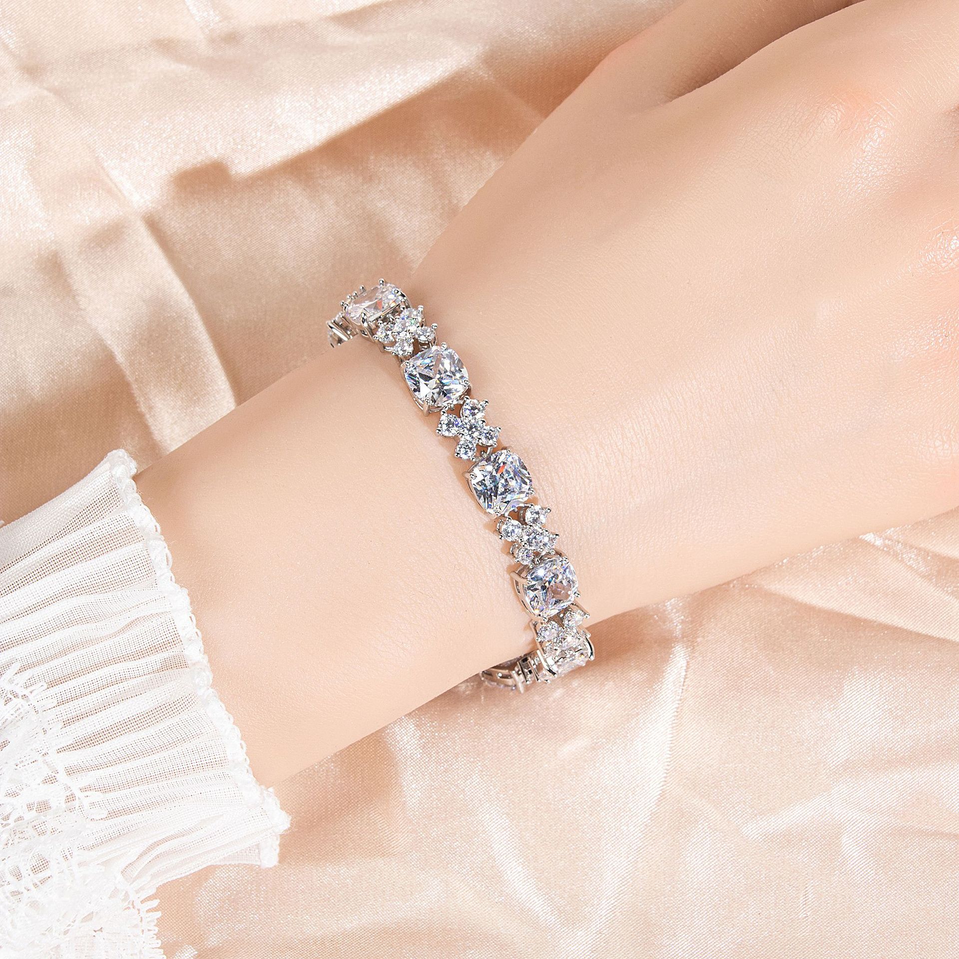 New and beautiful zircon bracelet