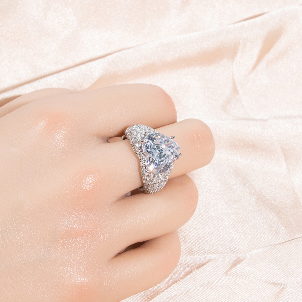 New high quality heart style zircon ring