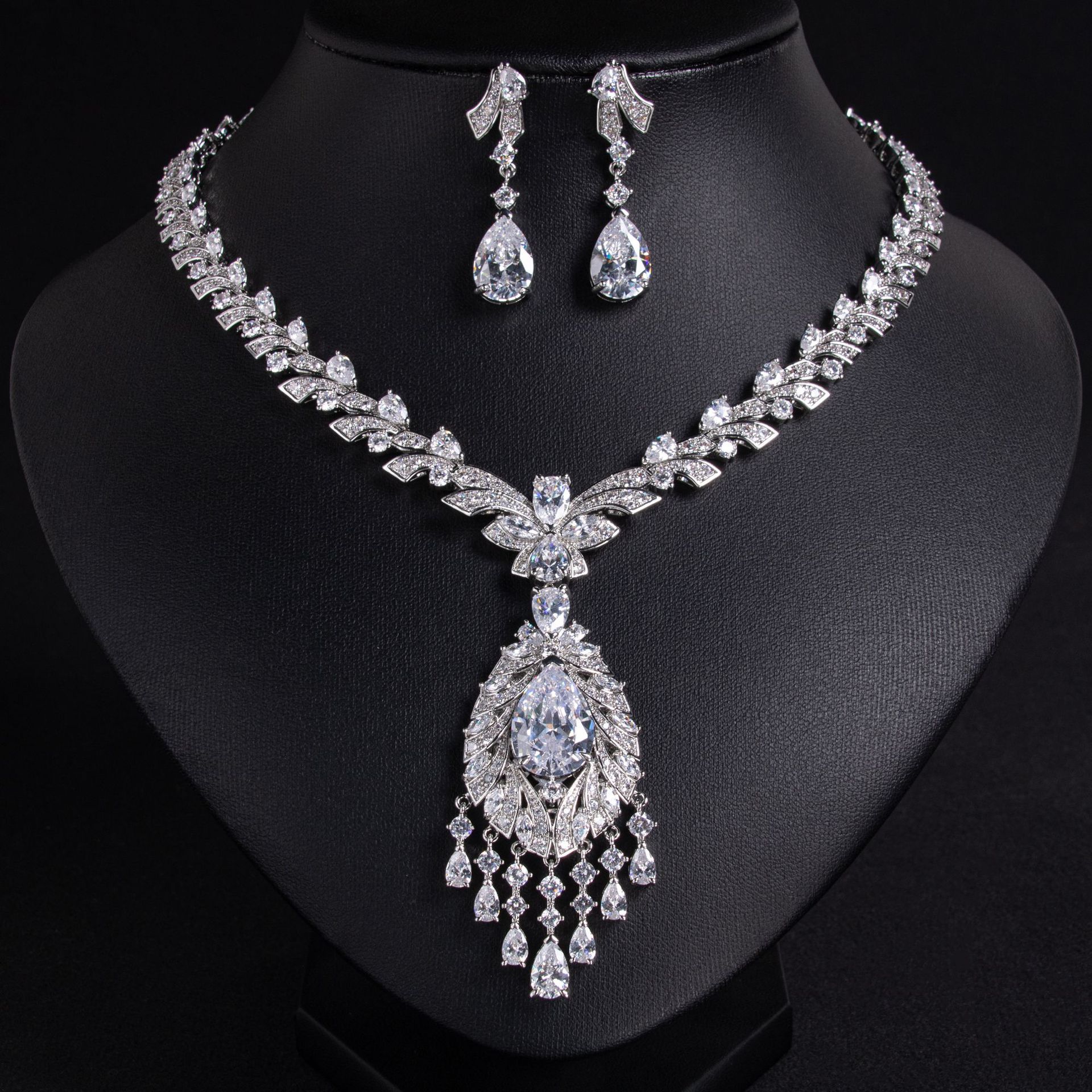 Elegant Ruby and Diamond Necklace Set