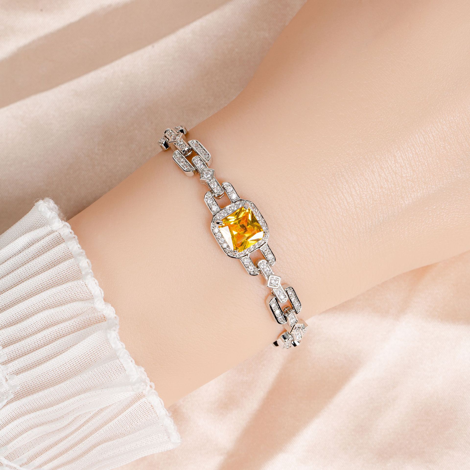 New style zircon bracelets suitable for wholesale