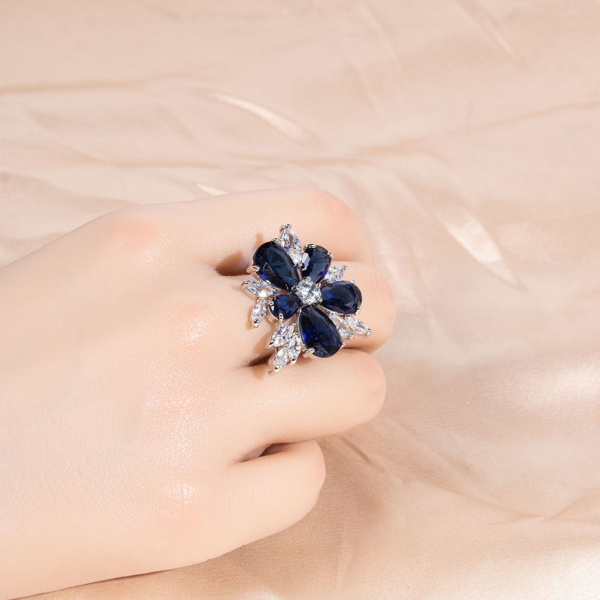 New high quality flower shaped zircon ring
