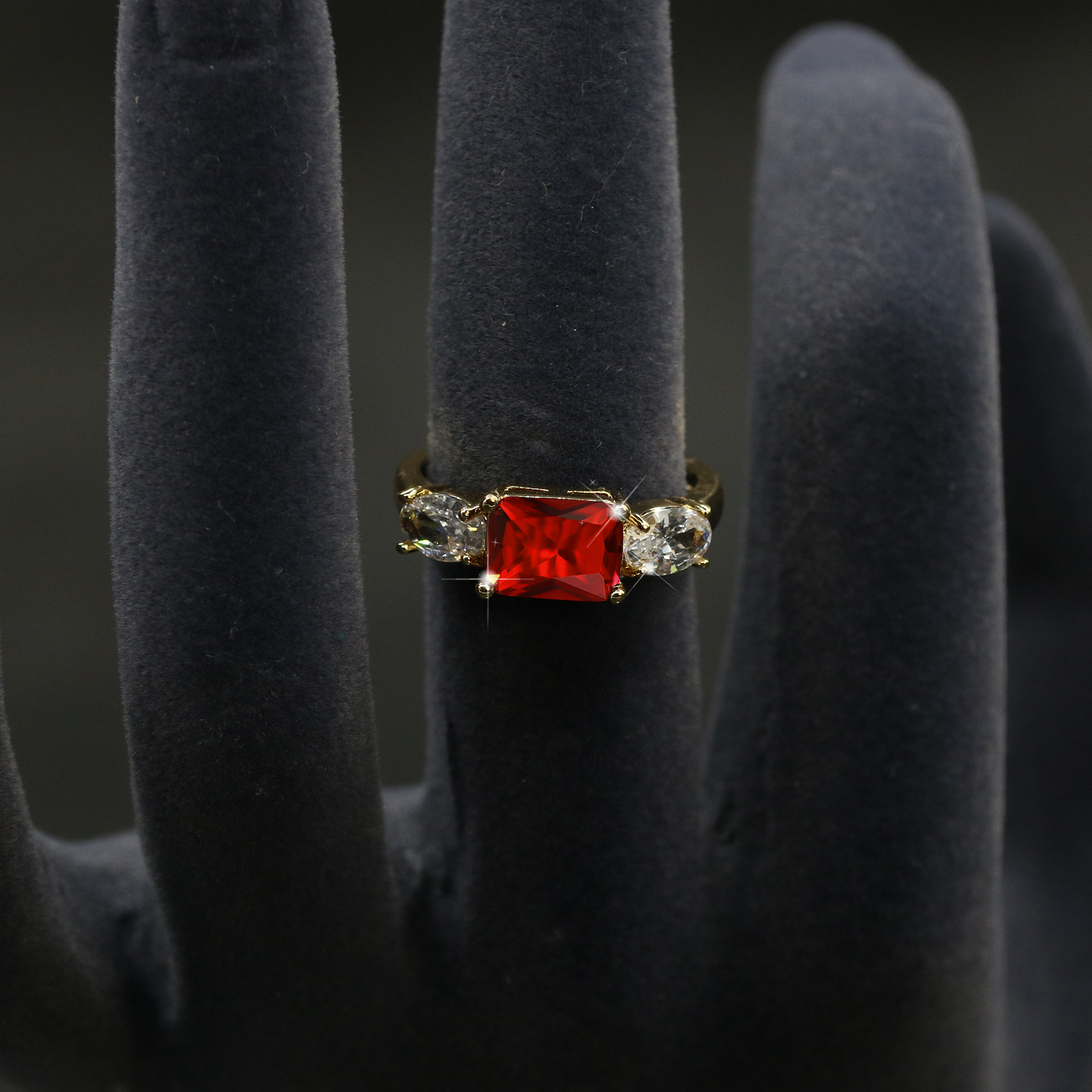 New high quality elegant zircon ring