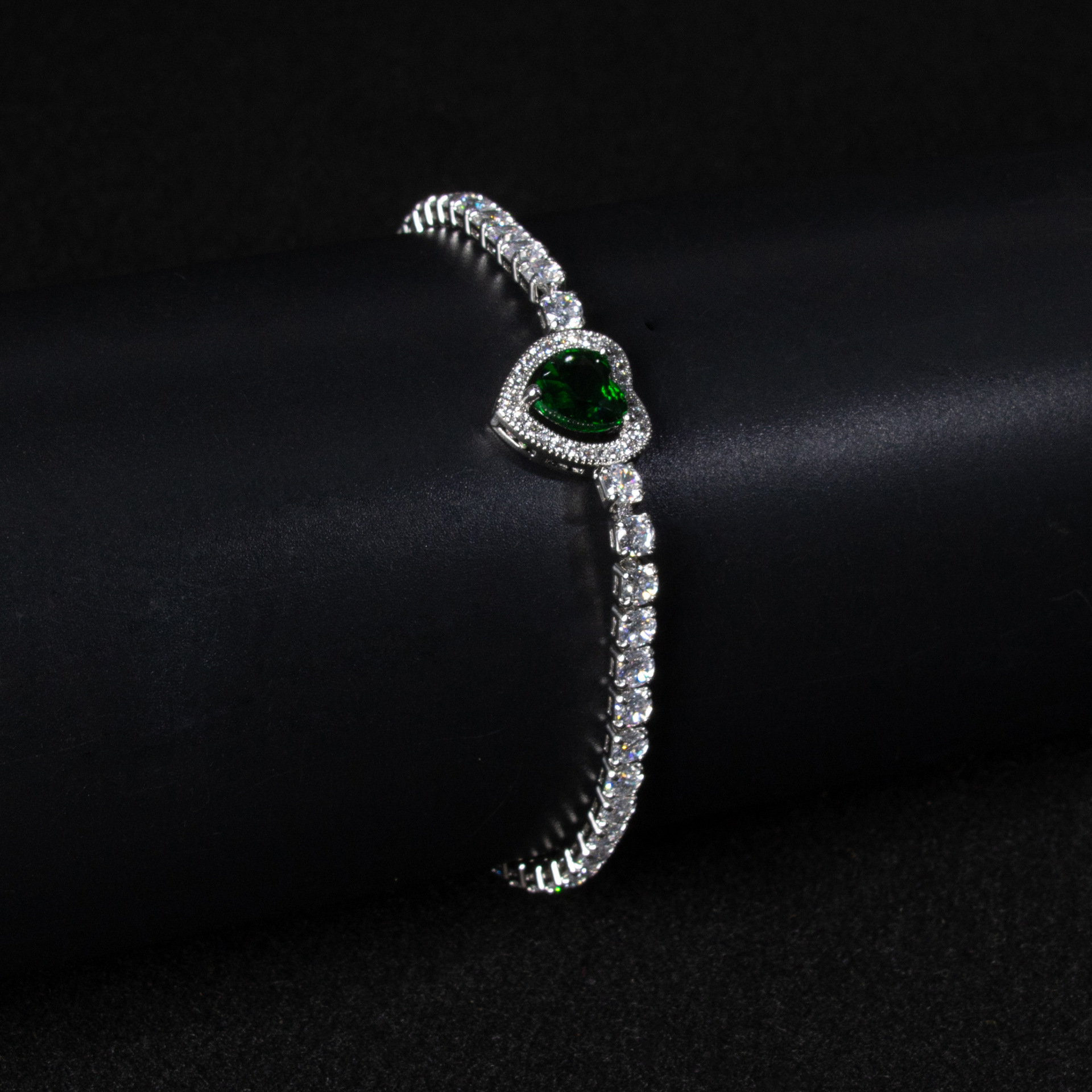New simple heart-shaped zircon bracelet