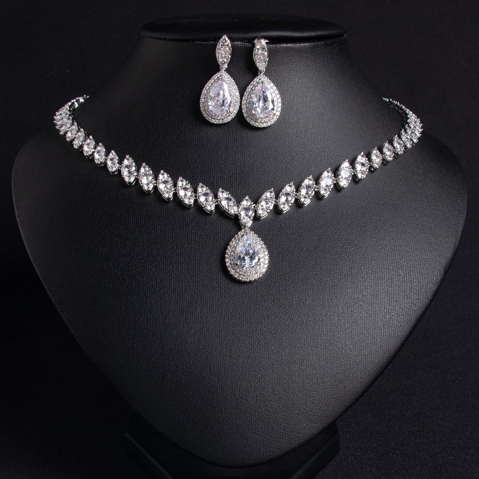 New arrival zircon necklace and earring sets suitable for wholesale