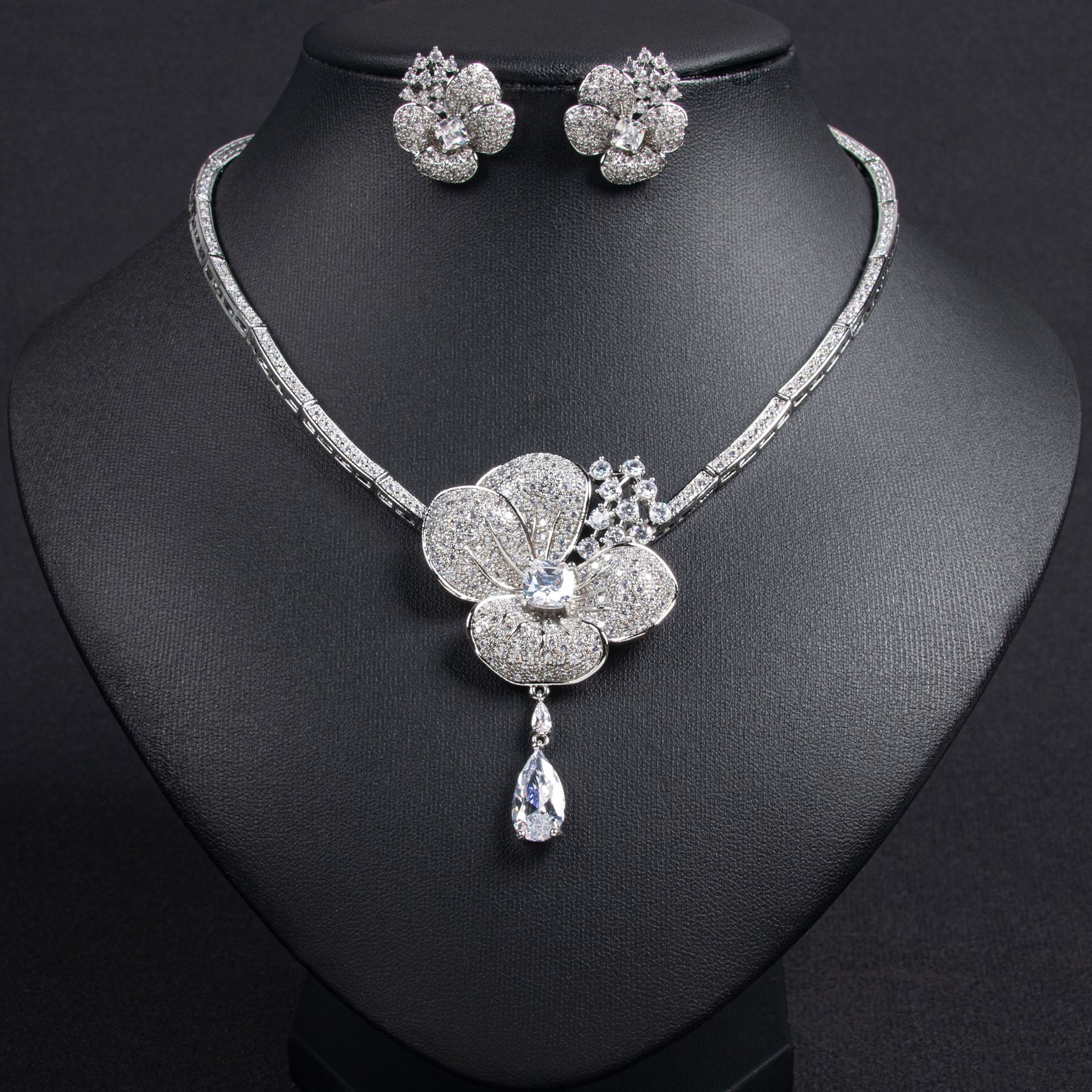 Elegant Flower Design Jewelry Set