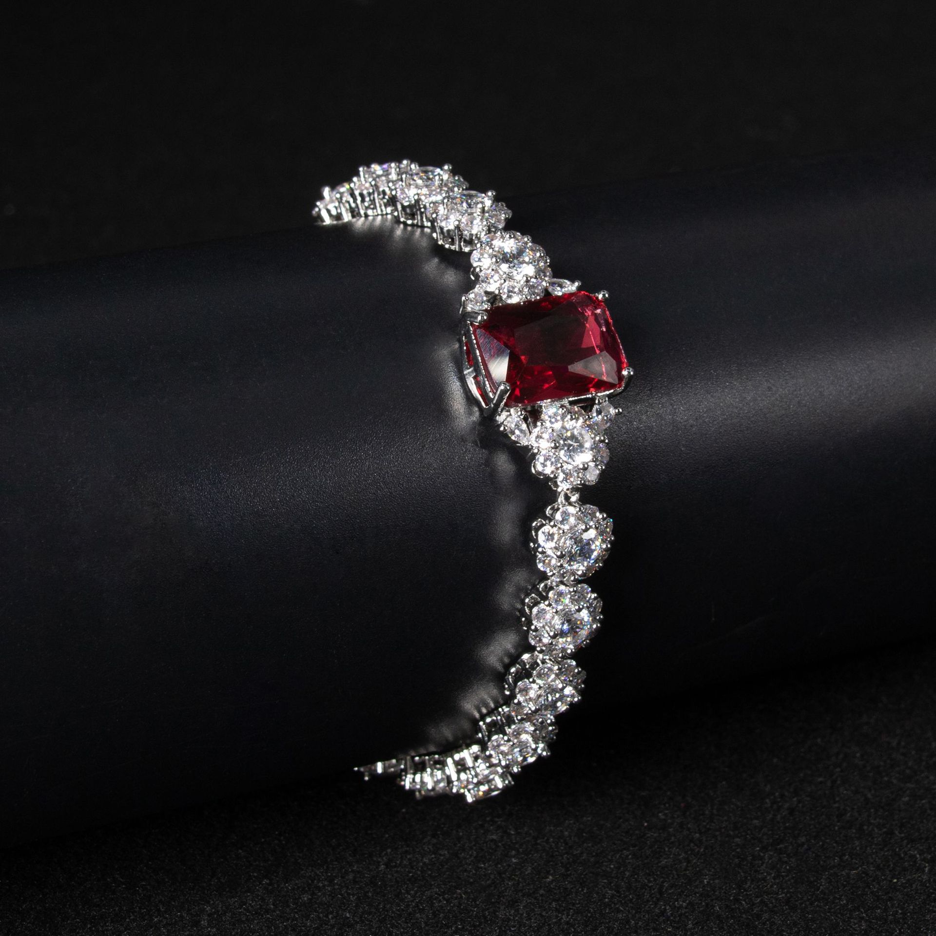 New and beautiful zircon bracelet