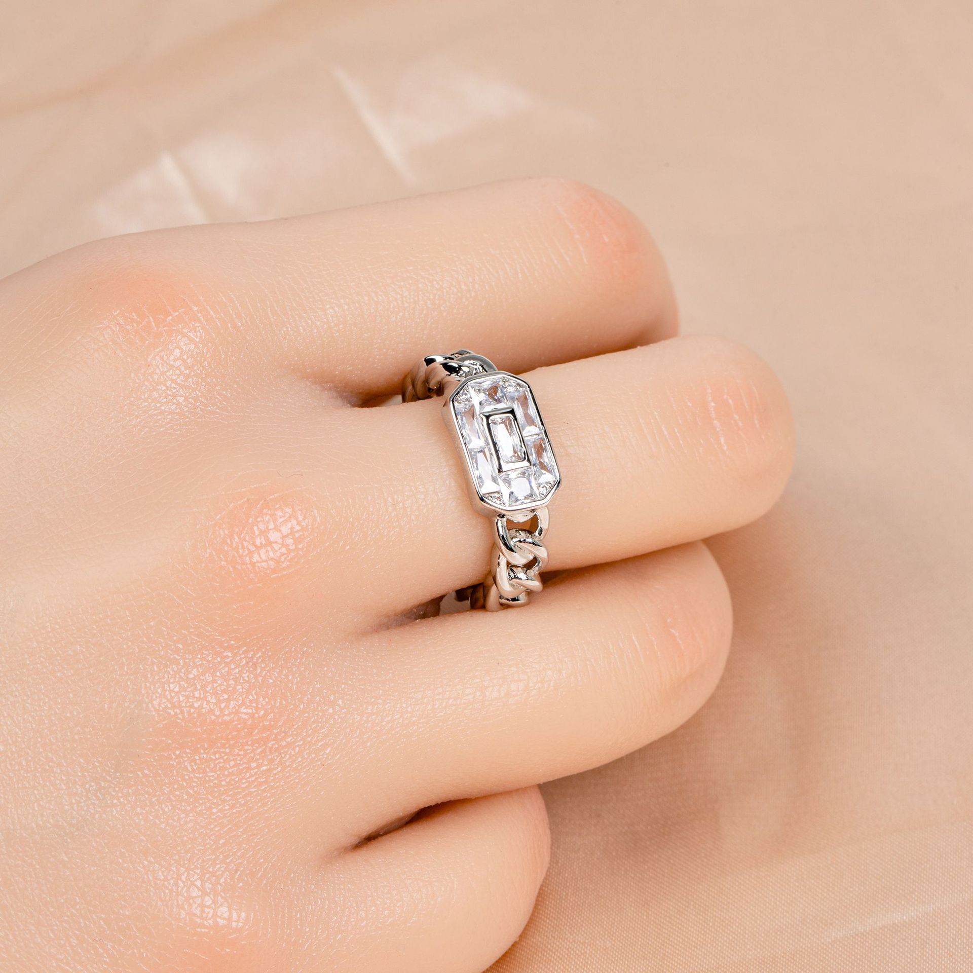 New high quality elegant style zircon ring