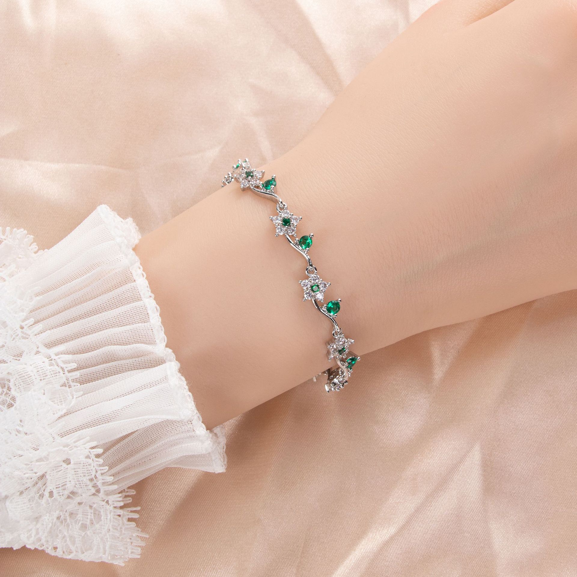 New creative branch zircon bracelet