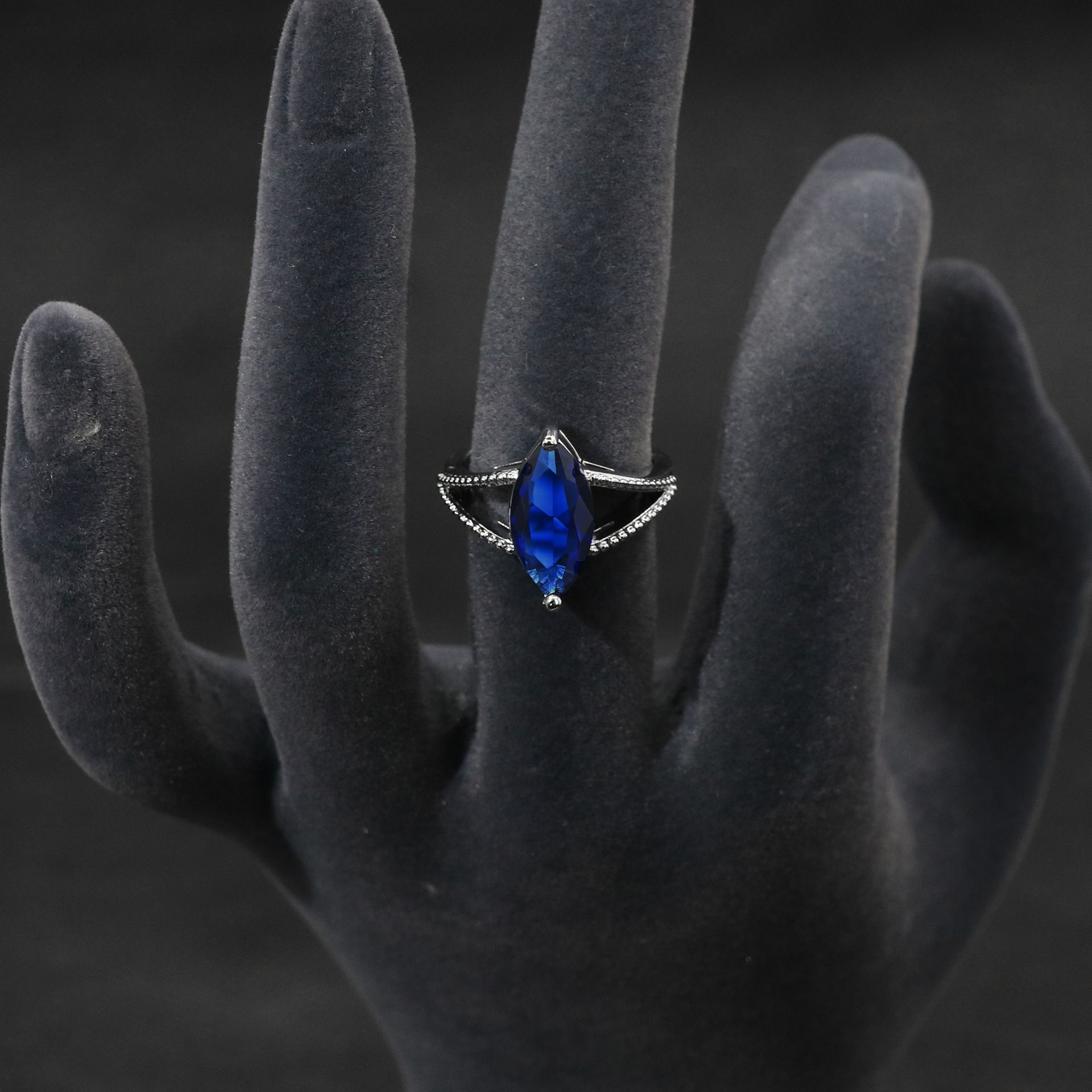 New high quality elegant zircon ring