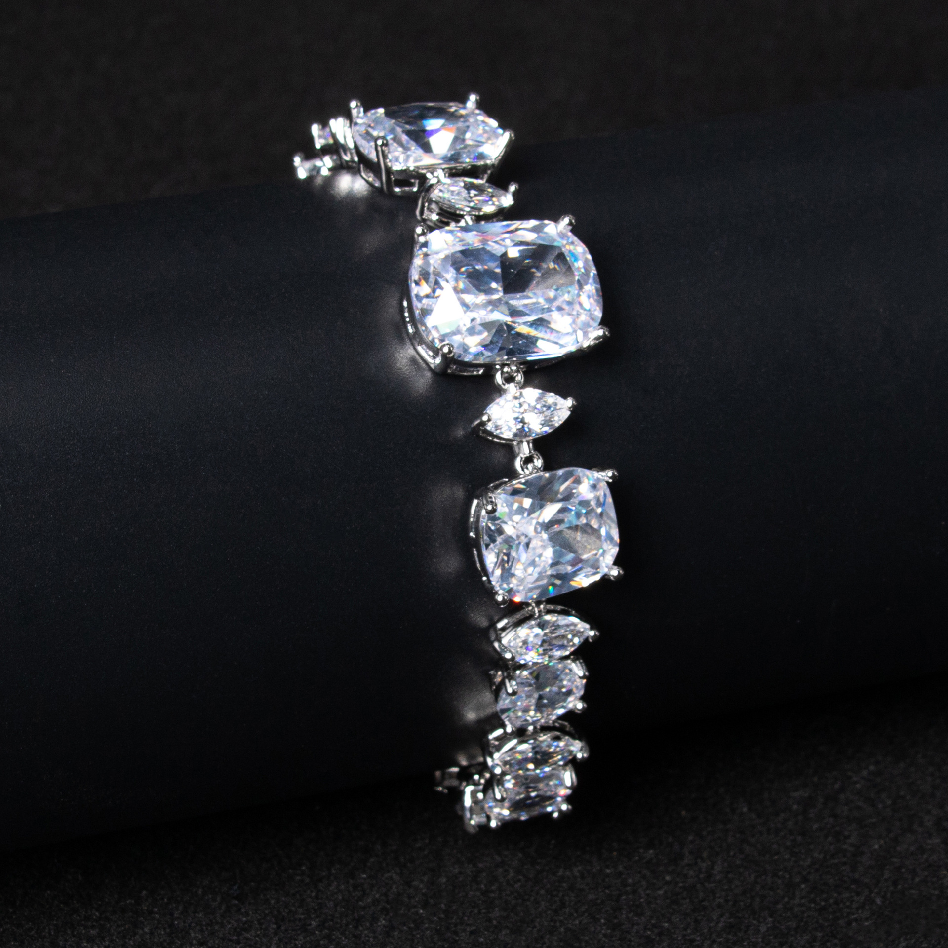 New high quality zircon bracelet suitable for date