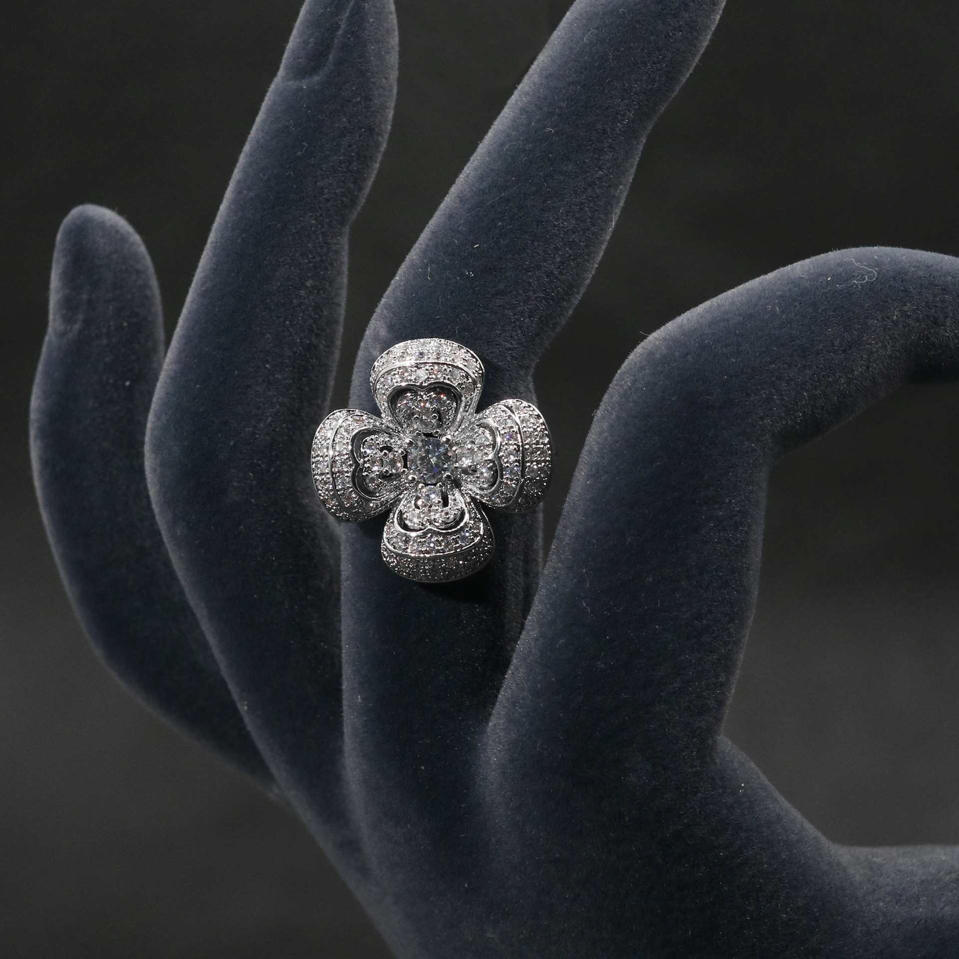 New high quality elegant flower zircon ring