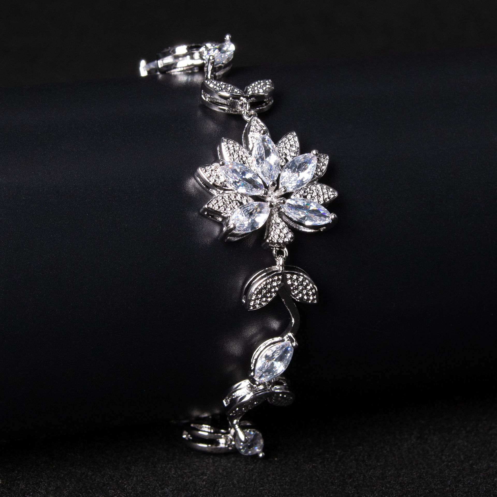 New high quality lotus zircon bracelet