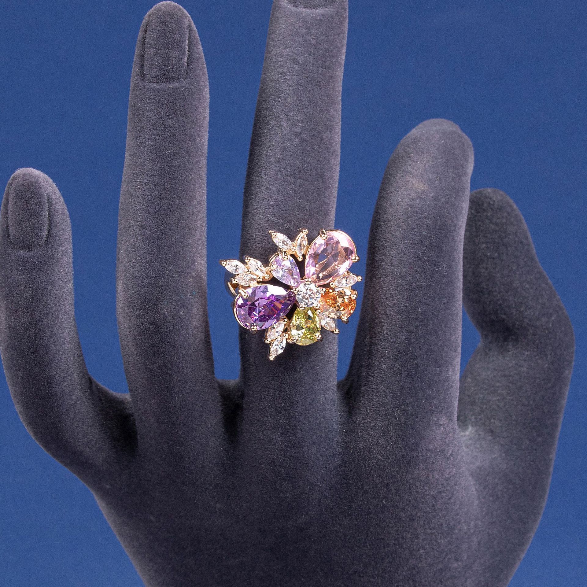 New creative floral zircon ring
