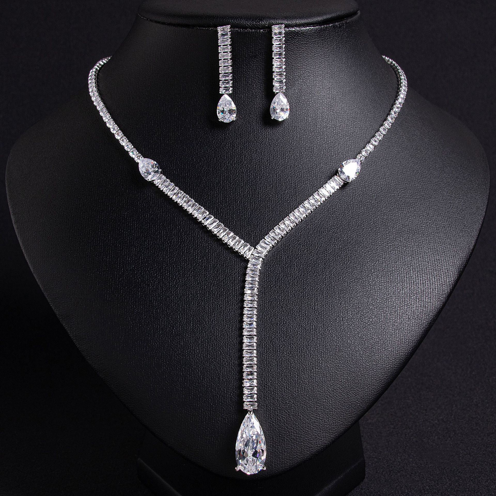 New elegant zircon jewelry set